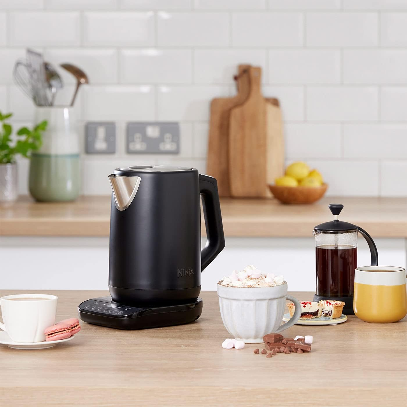 Ninja Perfect Temperature Kettle, 1.7 L, LED Display, Kettle with Pressure Boil Function and Various Temperature Settings, Matte Black KT200EU image number 6