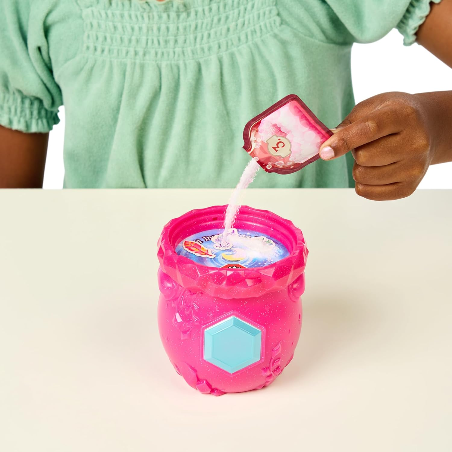 Magic Mixies Mixlings Fizz and Reveal Series 3 Collector&rsquo;S Cauldron (2 Pack) image number 3