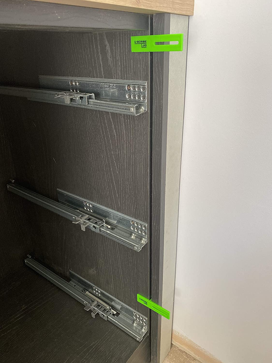 U-Scribe Jig 18Mm (11/16") Set of 3 Woodwork & Carpentry Jigs - Makes Scribing Fillers, Toe Kicks and Ceiling Scribes Easy, Ideal for Carpenters, Joinery, Furniture and Cabinet Installing image number 6