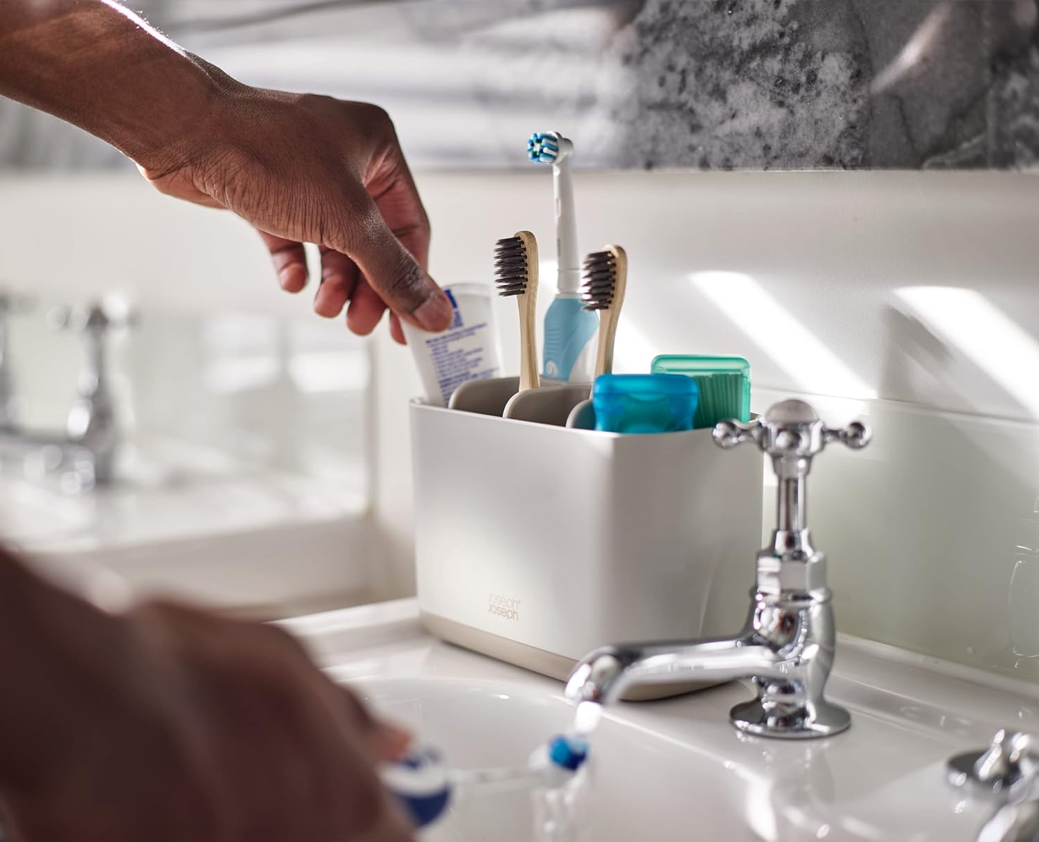 Joseph Joseph Easy-Store - Toothbrush Holder Caddy, Bathroom Storage, Large - Ecru image number 4