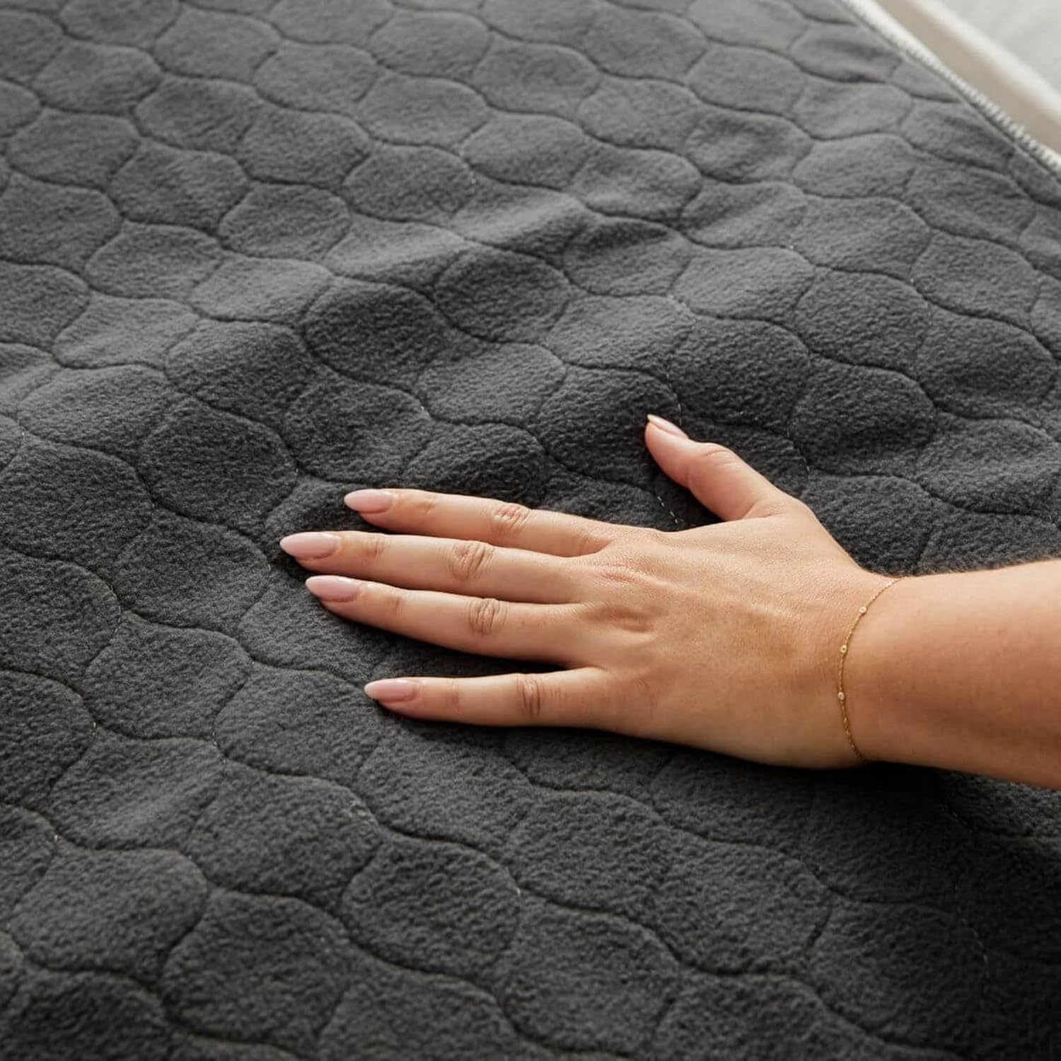 Invizi Non-Slip Mat 60X90Cm &ndash; Twin Pack of Washable Incontinence Mats with Grippy Base, Absorbs 1000Ml, Waterproof Protection for Bedsides, Chairs & Floors - Grey