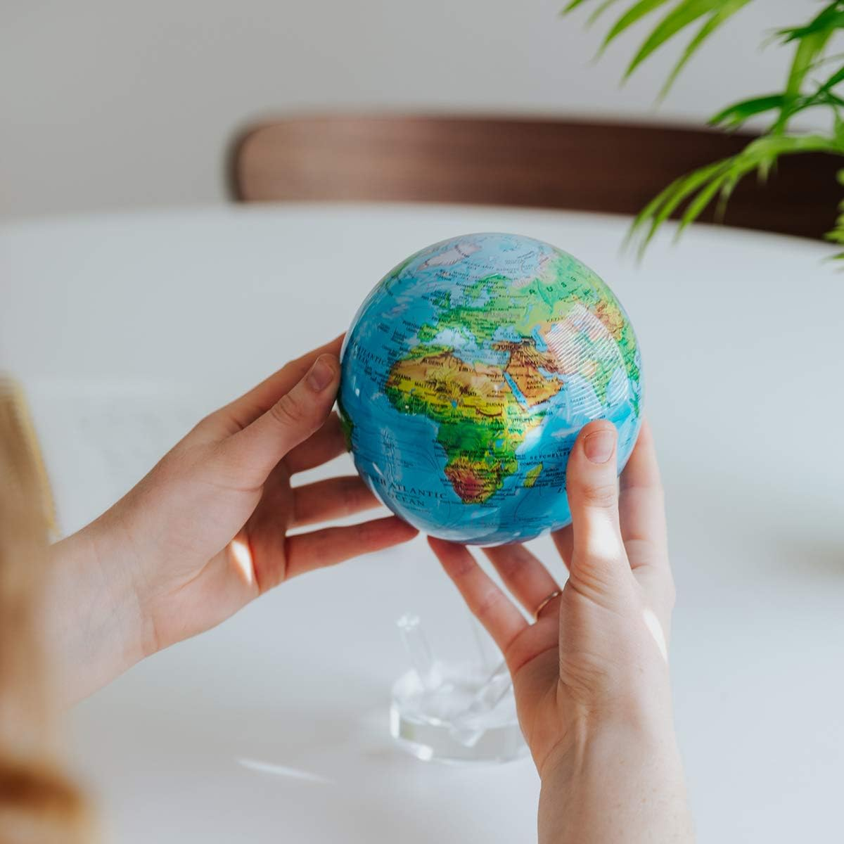 MOVA Globe Blue with Relief Map 4.5With Base, Solar Powered Rotating Globe No Need of Battery or Chord, Unique Gift and Decoration image number 4