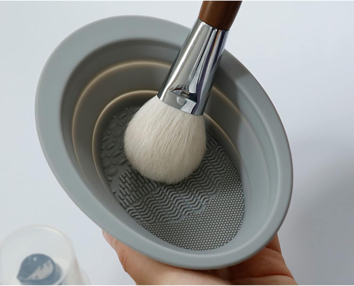(Gray) - Makeup Brush Cleaning Mat, Silicone Makeup Brush Scrubber, Cosmetic Brush Cleaner, Brush Cleaning Pad, Foldable Makeup Brush Cleaning Bowl Suitable for Makeup Brush, Makeup Sponge, Powder Puff (Grey)