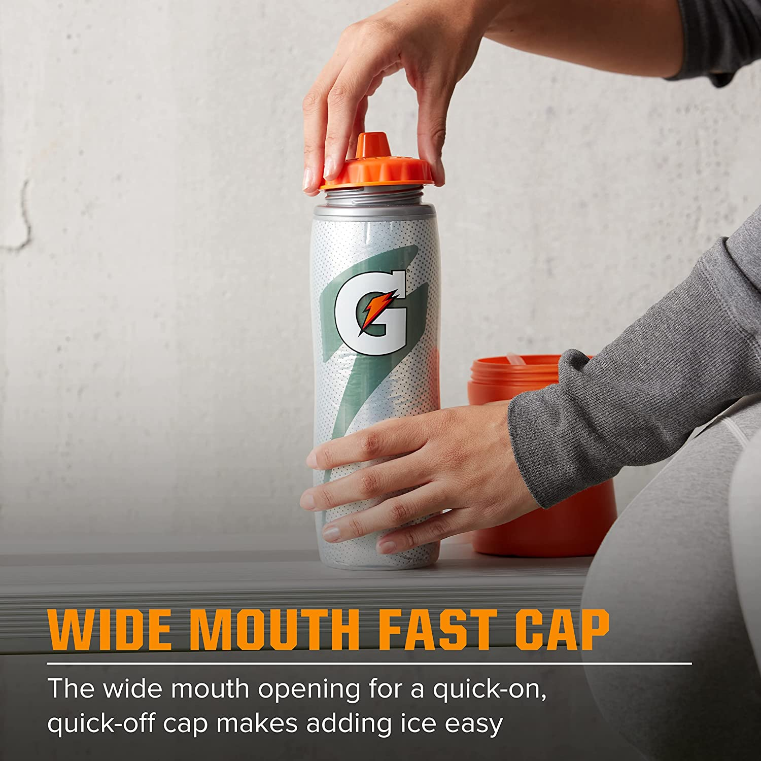 Gatorade Insulated Plastic Squeeze Bottle for Sports, Black, 30Oz - Red image number 7