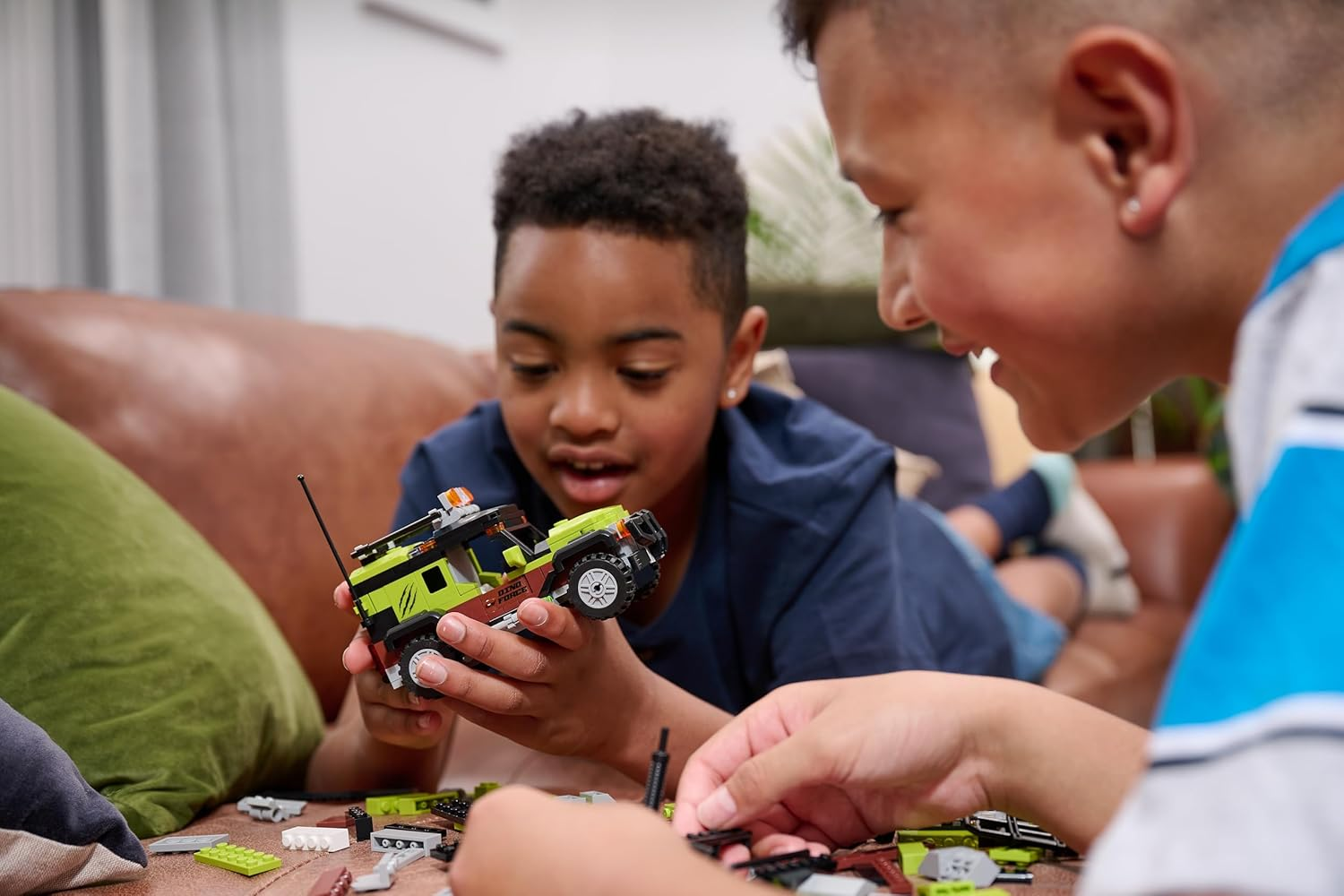 ZURU MAX Build Dino Escape Egg Capsule 252 Bricks image number 3