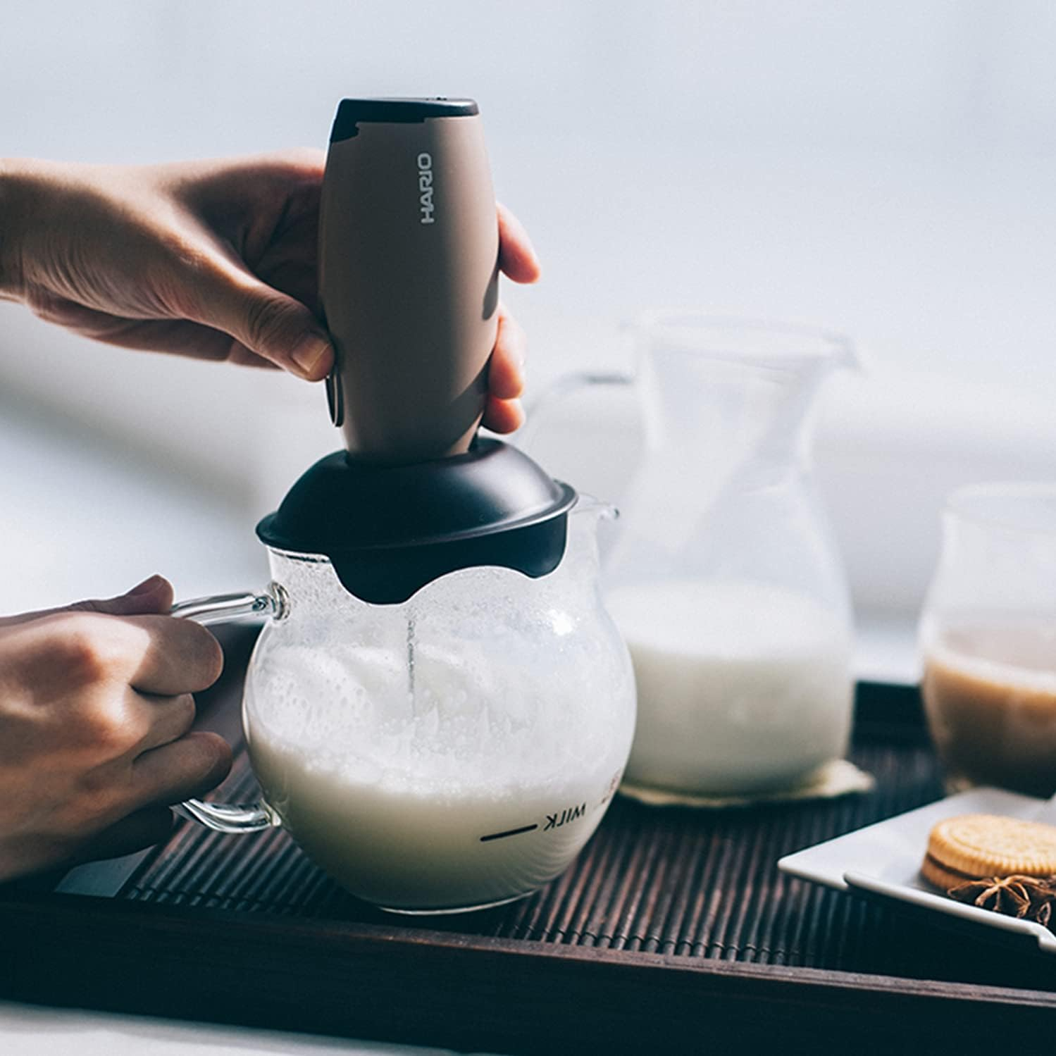 Hario Qto Electric Milk Frother with Server, 100Ml, Brown image number 2