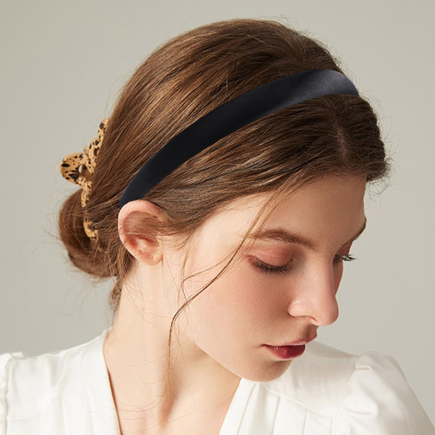 Pack of 4 Wide Brimmed Black Hair Bands, Hairstyle and Dressing Accessories, Broken Hair and Bangs Fixed Hairpin, Suitable for Daily Washing and Makeup Scenes image number 5