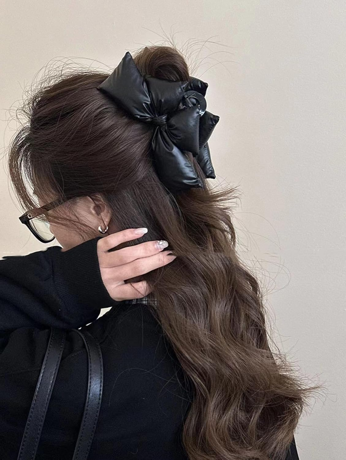 Black Leather Bow Hair Claw Clips, Large 3D Bow Hair Claw Nonslip Metal Hair Clips for Thick & Thin Hair & Curly Hair Fashion Hair Accessories image number 2