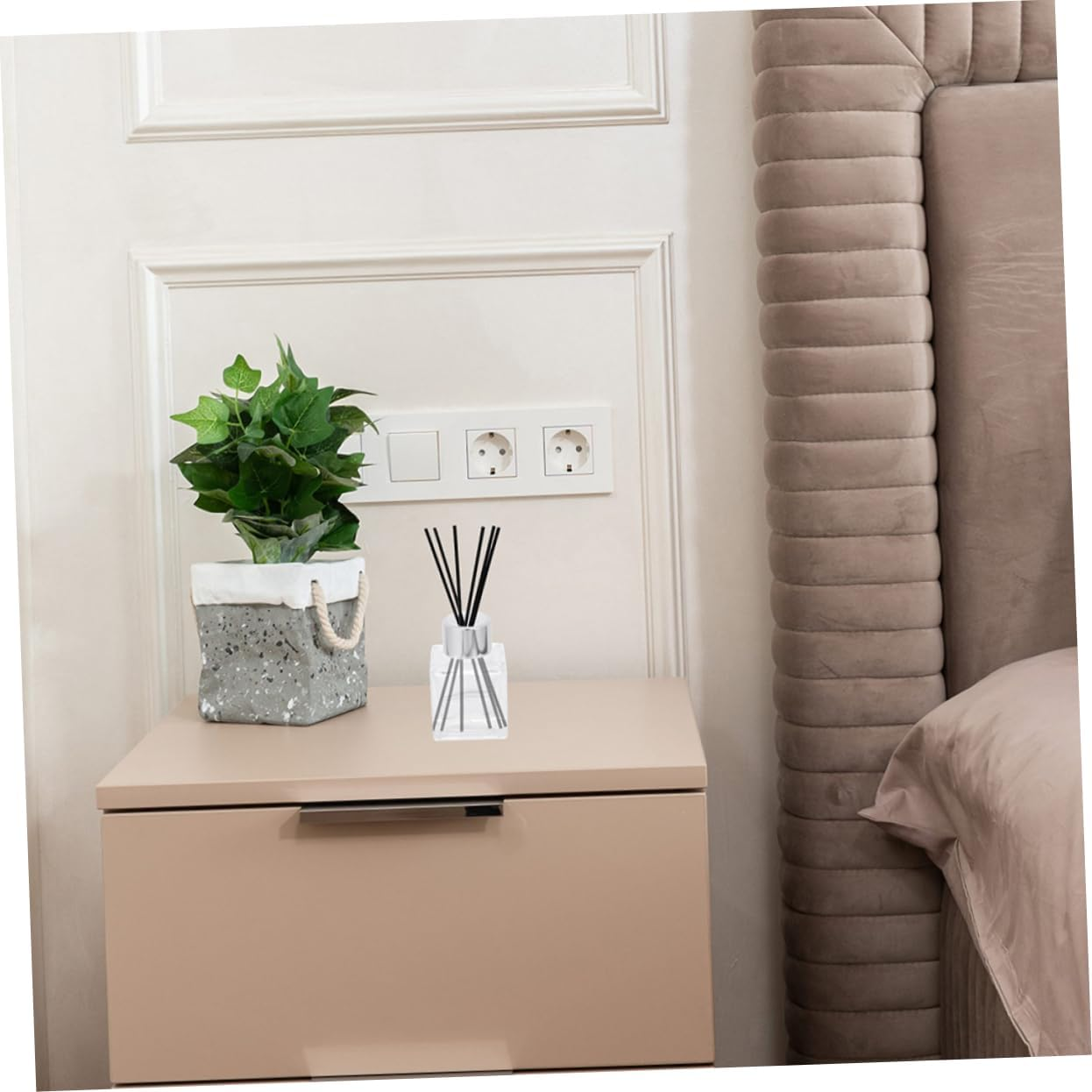 KALLORY Aromatherapy Diffuser Bottle 50Ml Glass Fragrance Release Container Refillable Perfume Bottle for Home Scenting and Essential Oils Random Color image number 4