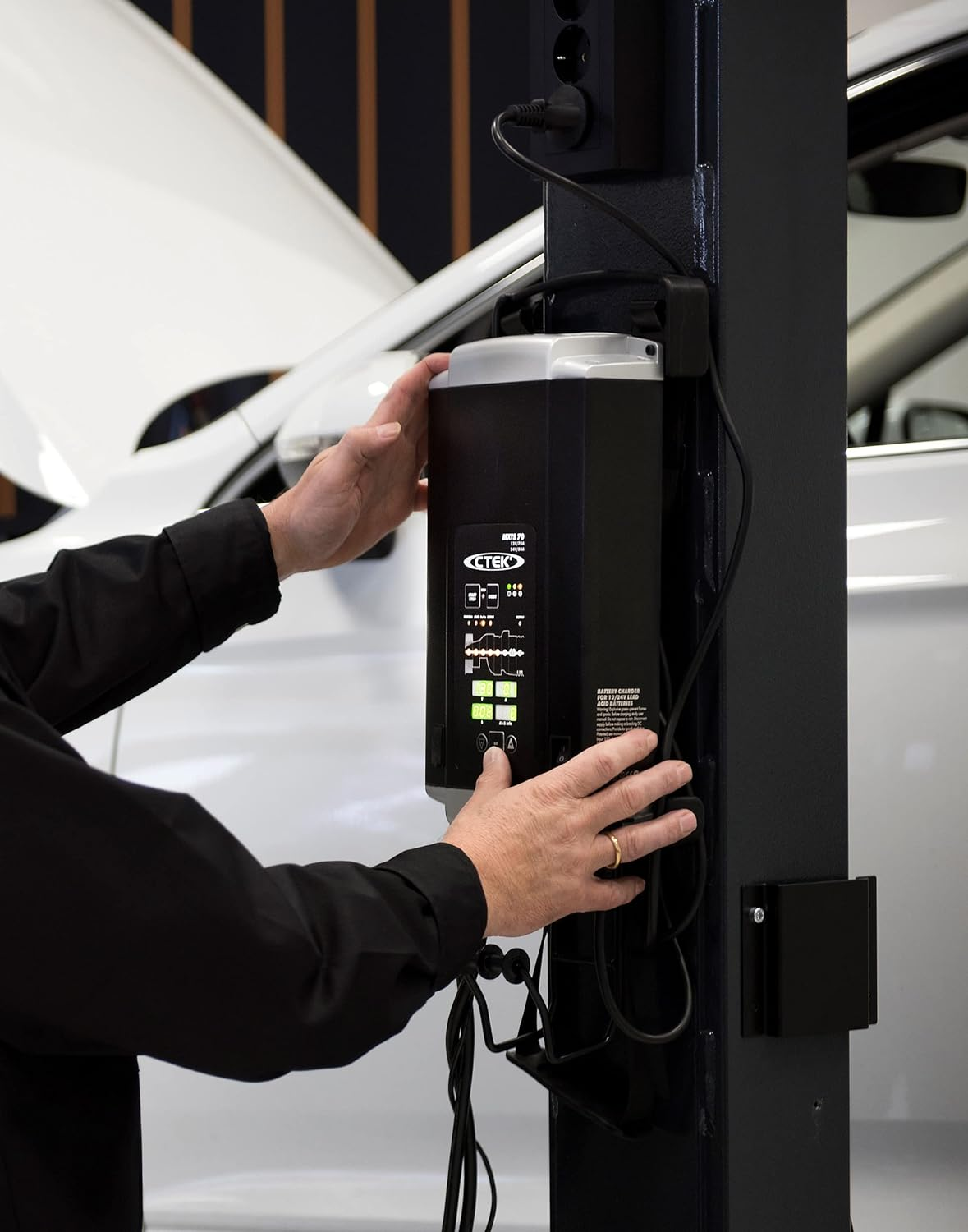 CTEK Wall Hanger Pro - Wall Mounting or Portable Storage for MXTS 40, MXTS 70/50 image number 5