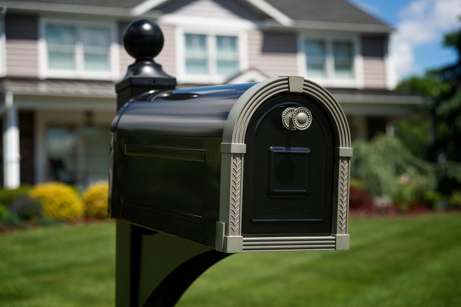 Brunswick Large, Steel, Post-Mount Mailbox, Black W/Brushed Nickel, Plain Packaging image number 5