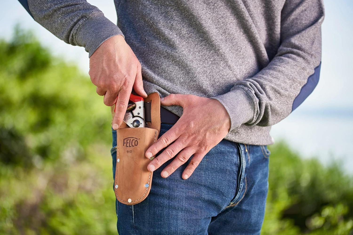 Felco Leather Holster (F 910) - Tool Pouch for Pruning Shears or Construction/Utility Tools 26 X 16 X 12 Cm image number 1