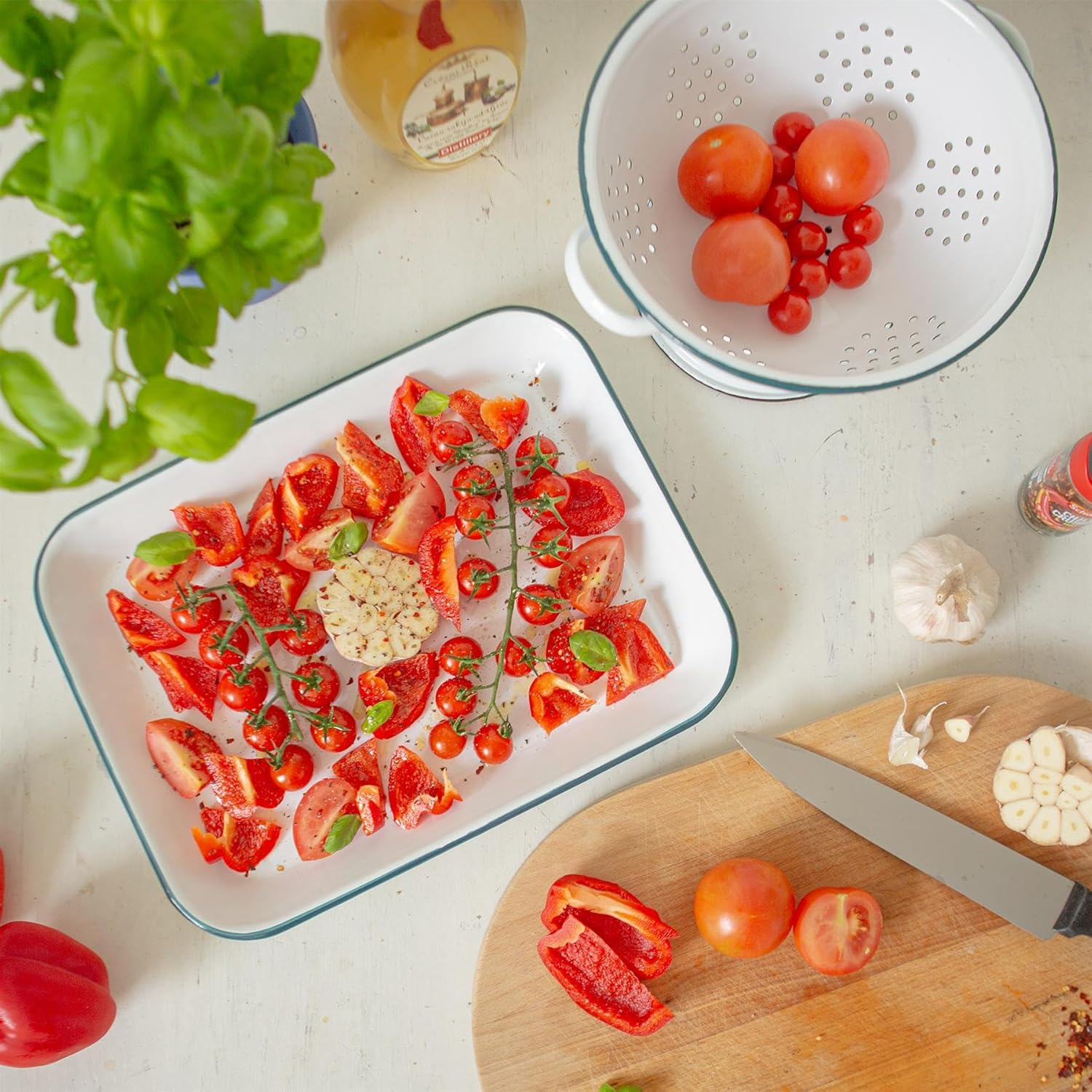 Argon Tableware Enamel Baking Tray - 34 X 26Cm - Green Rim - Lightweight Metal Rectangular Enamel Oven Tray Kitchen Bakeware Flat Cooking Pan for Roasting, Baking - White image number 6