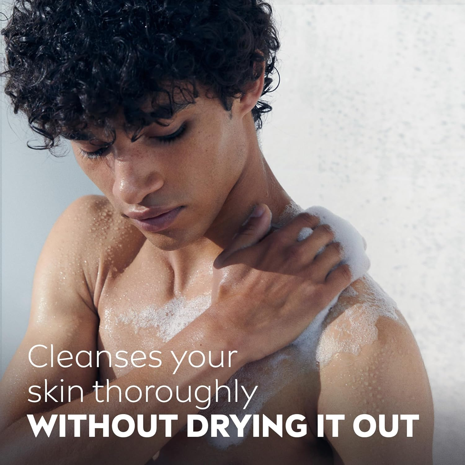 NIVEA MEN Active Clean Shower Gel 500Ml | with Active Charcoal to Revitalise Skin | Men'S 3-In-1 Body Wash for Body, Face & Hair | Gentle Cleanser | Lasting Freshness image number 3