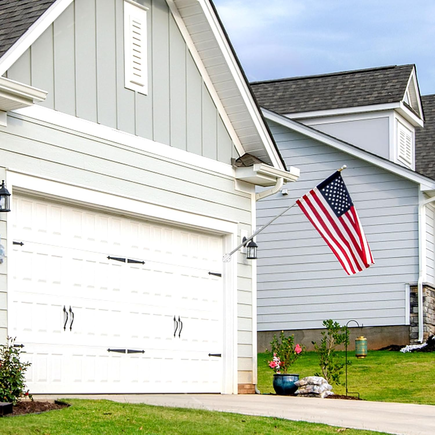 PEUTIER Side Mount Flag Pole Holder, outside House Flag Pole Bracket Set with Screws and Expansion Tubes Outdoor Side Mount Flag Pole Bracket for House Porch Wall Yard image number 3