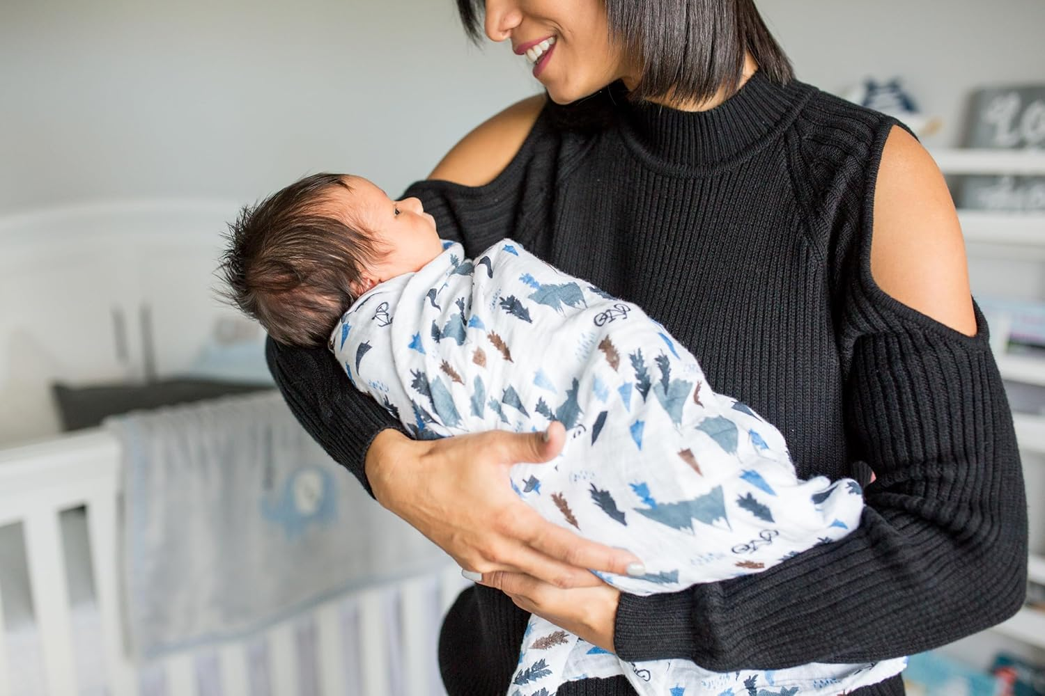 Lulujo Baby Cotton Muslin Swaddle Blanket, Mountain Top, 47 X 47-Inch image number 4