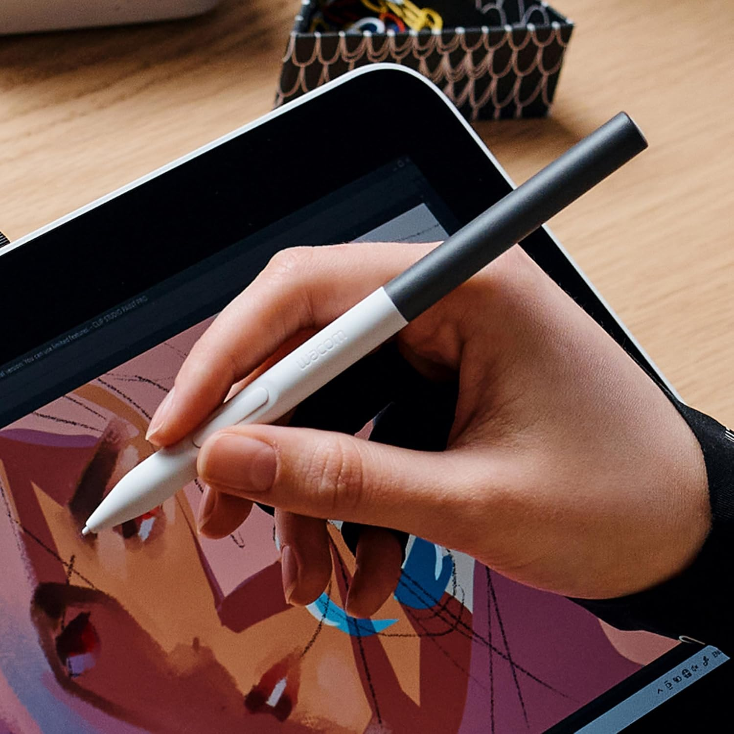 Wacom One Standard Pen (For 2023 Edition Wacom One Displays and Tablets), White Front/Gray Rear