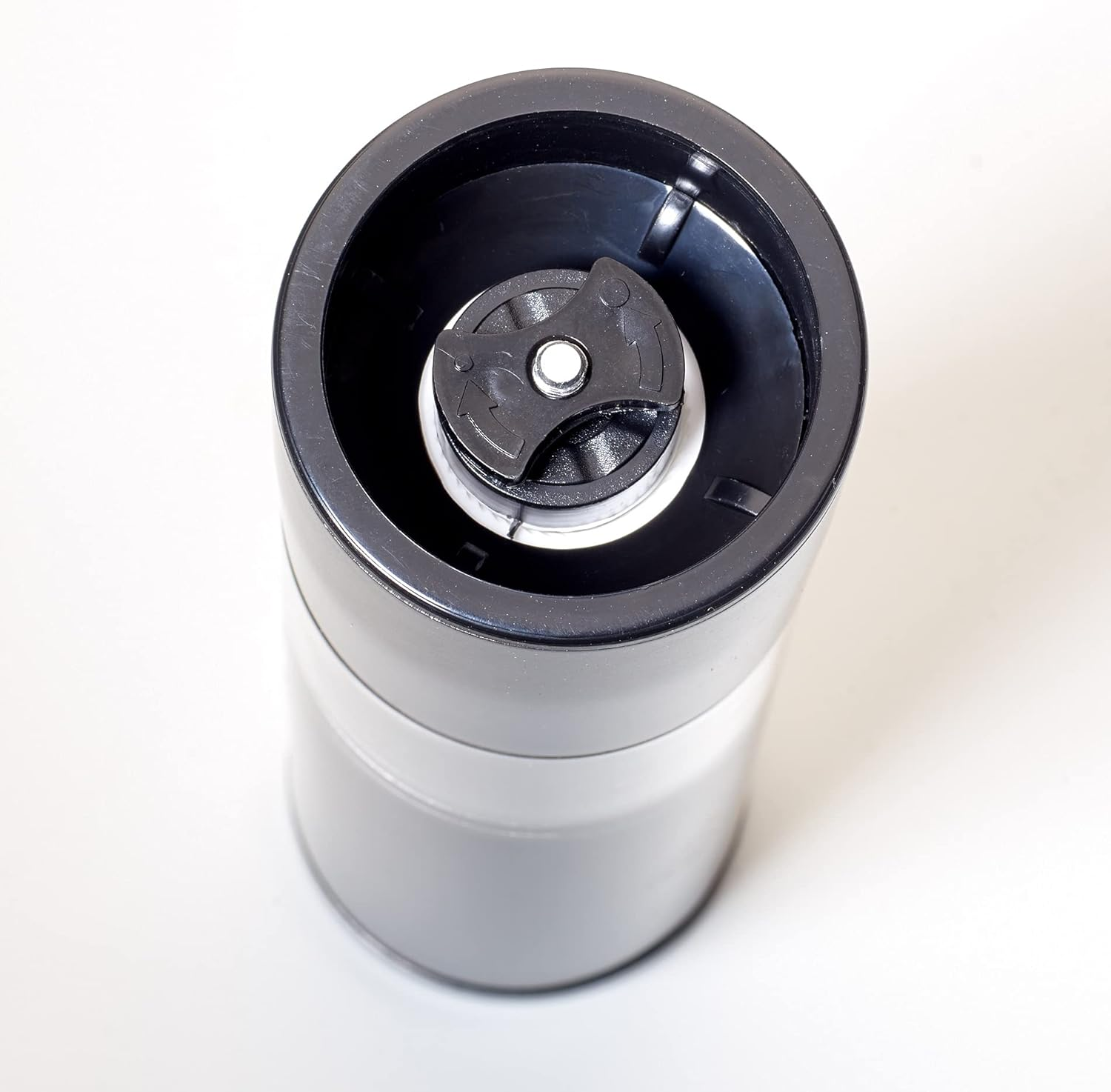 Echtwerk 2-Piece Spice Mill Set, Salt and Pepper Mill Made of High-Quality Stainless Steel with ABS Ceramic Grinder, Manual, for Pepper, Salt and Chilli, Silver Edition image number 2