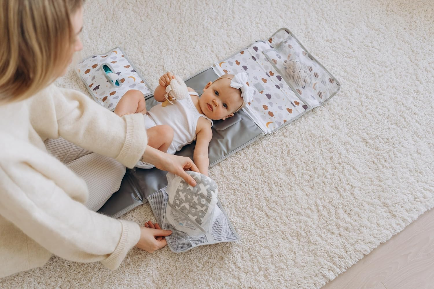 Changing Mat for on the Go Compact Changing Mat XL - Combinable Removable Changing Bag with 6 Compartments, Cloth Dispenser and Comfortable Pillow for Your Baby'S Head. - Brown image number 7