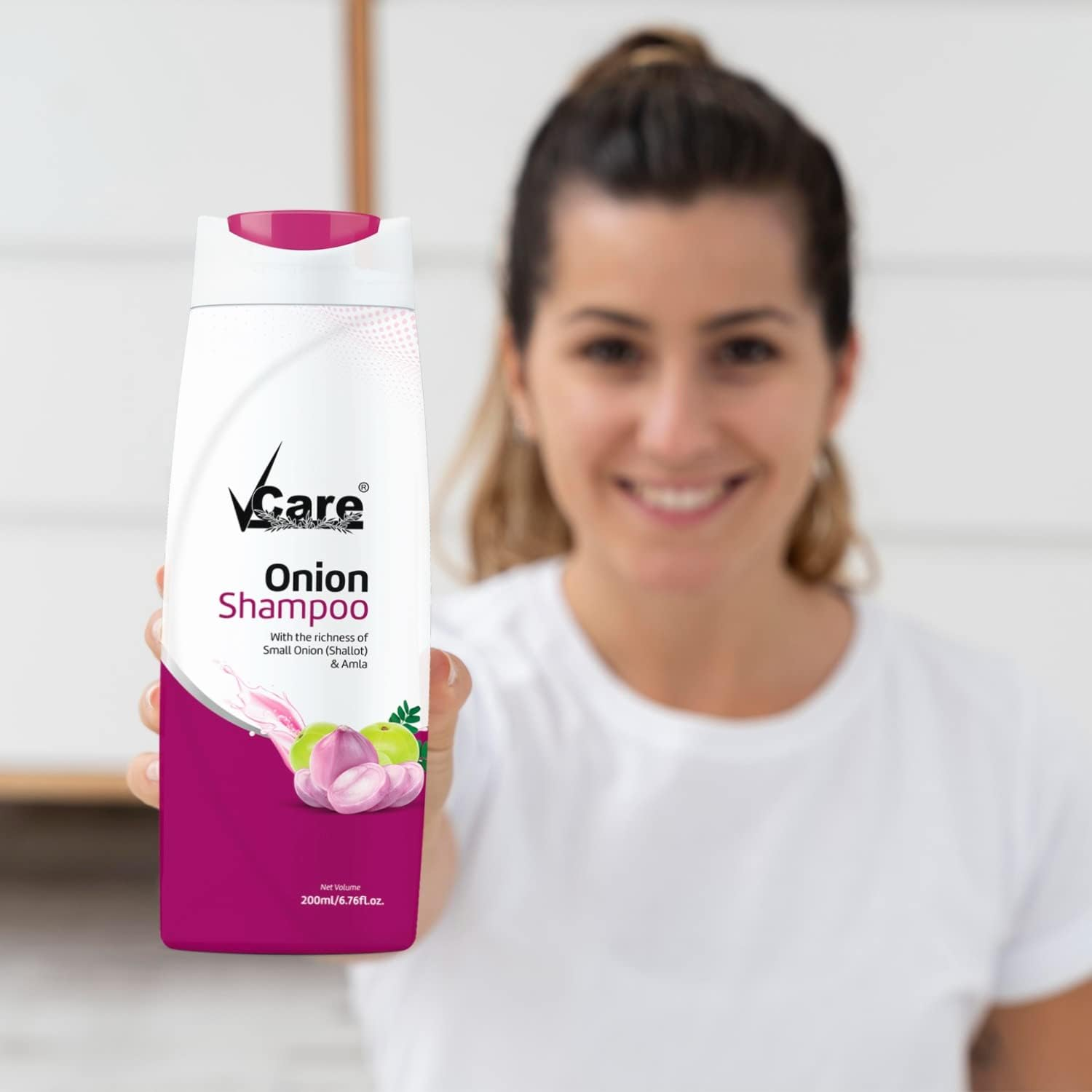 Vcare Onion Shampoo for Hair Growth and Hair Fall Control - with Small Onion and Amla -200 Ml Suitable for Both Men & Women image number 4