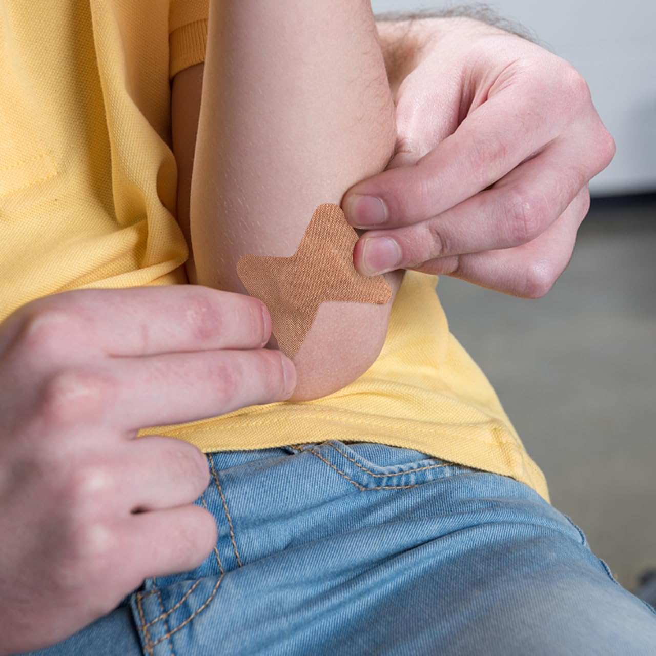 Baluue 40Pcs Elastic Fabric Bandages for Knuckle and Fingertip Wounds Waterproof Flexible Adhesive Band with Breathable Non-Stick Pads image number 6