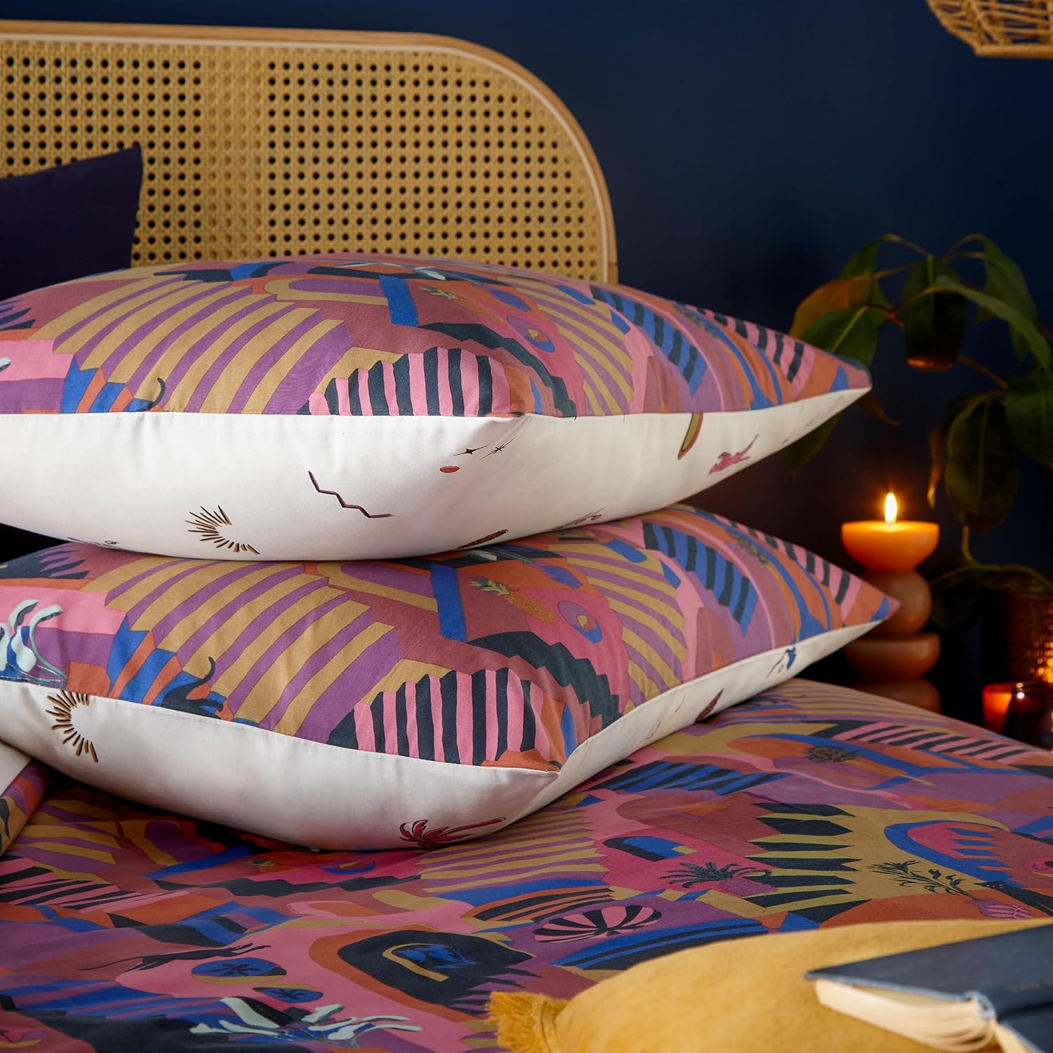 Furn. Eivissa Abstract Duvet Cover Set, Magenta image number 3