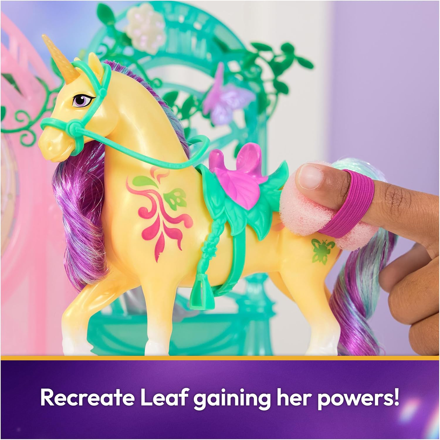Unicorn Academy, Ava Doll & Color-Change Leaf Unicorn Stall Playset with 15 Accessories, Dolls & Unicorn Toys for Girls Ages 4 and Up image number 4