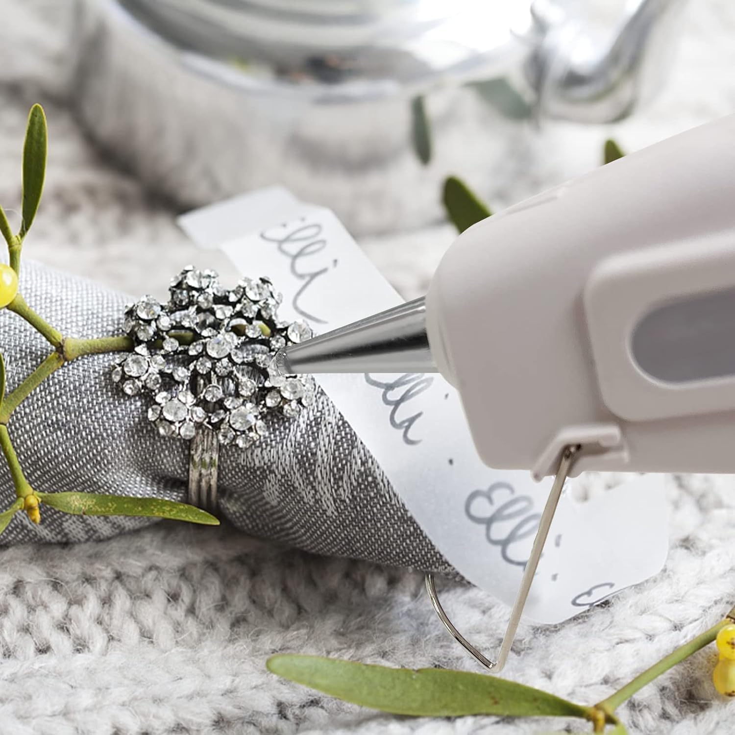 THJOPOKEEL 110 Hot Glue Gun Sticks Size 10.16 Cm Long X 0.72 Cm Diameter Clear Hot Melt Glue Sticks Suitable for Manual, DIY and Home Repairs image number 6