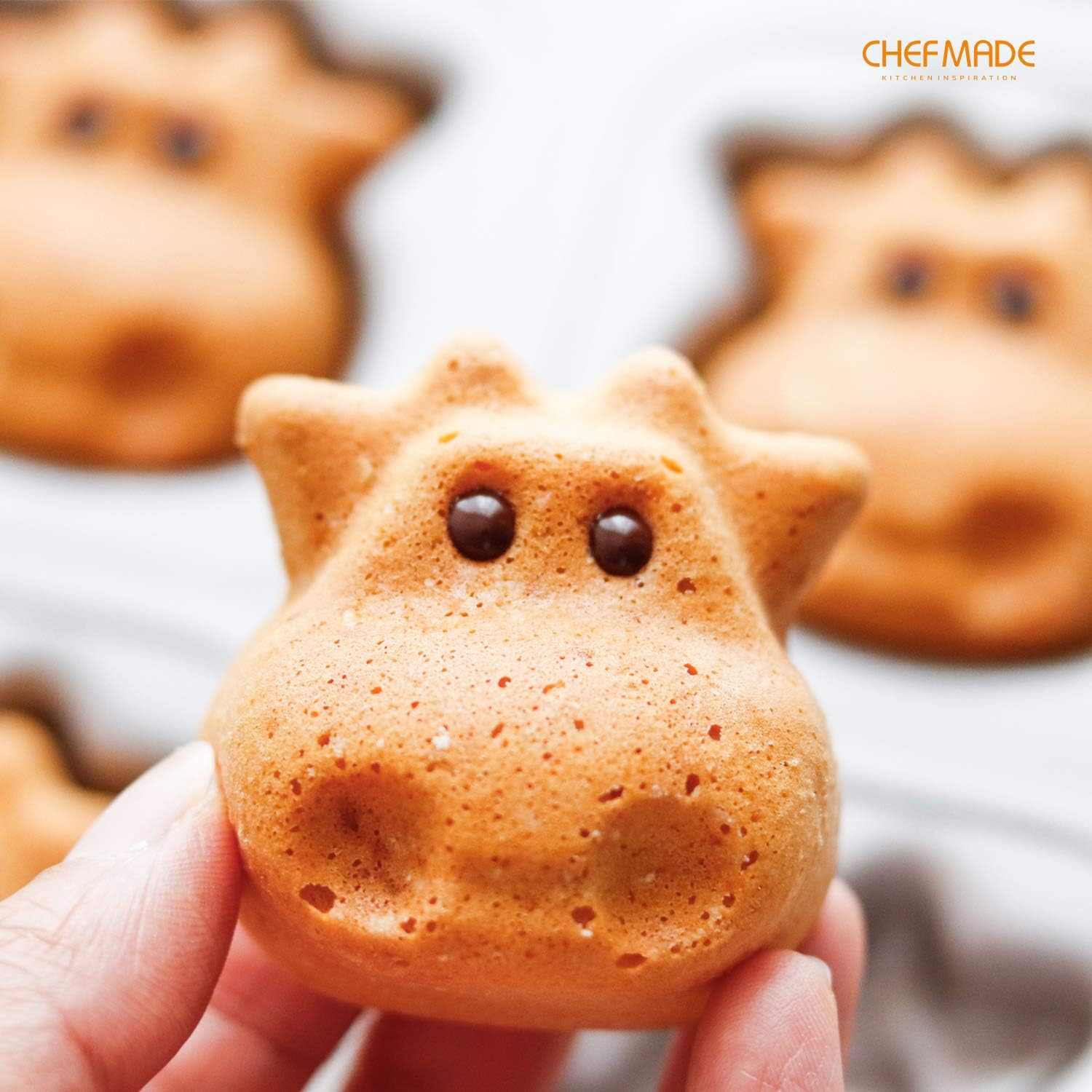 CHEFMADE Cows Cake Pan, 12-Cavity Non-Stick Animal Muffin Bakeware for Oven Baking (Champagne Gold) image number 5