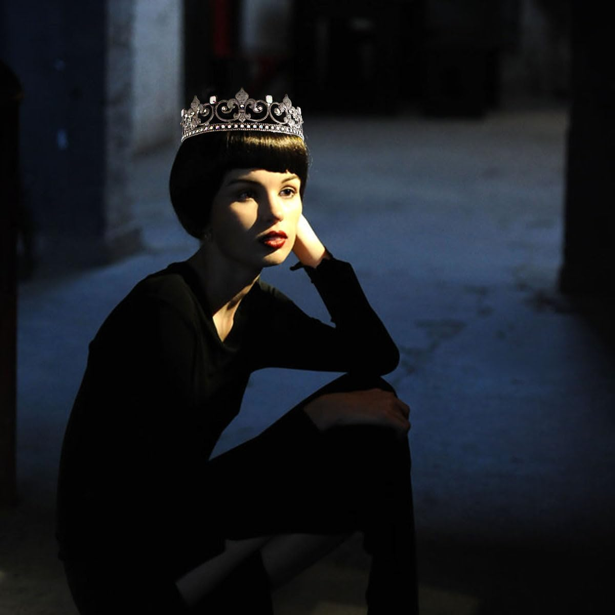 Metal King Queen Crown round Rhinestone Crown Party Headwear for Wedding Halloween Party Birthday