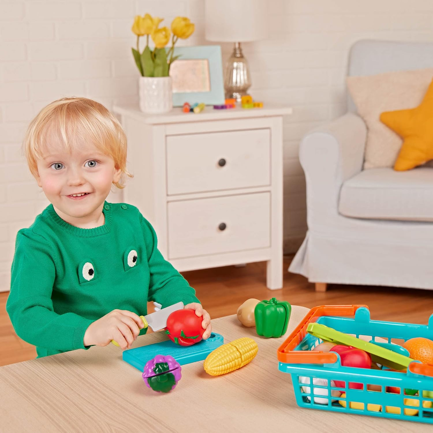 Battat &ndash; Farmers Market Basket &ndash; Toy Kitchen Accessories &ndash; Pretend Cutting Play Food Set for Toddlers 3 Years + (37-Pcs) (BT2534Z) image number 3