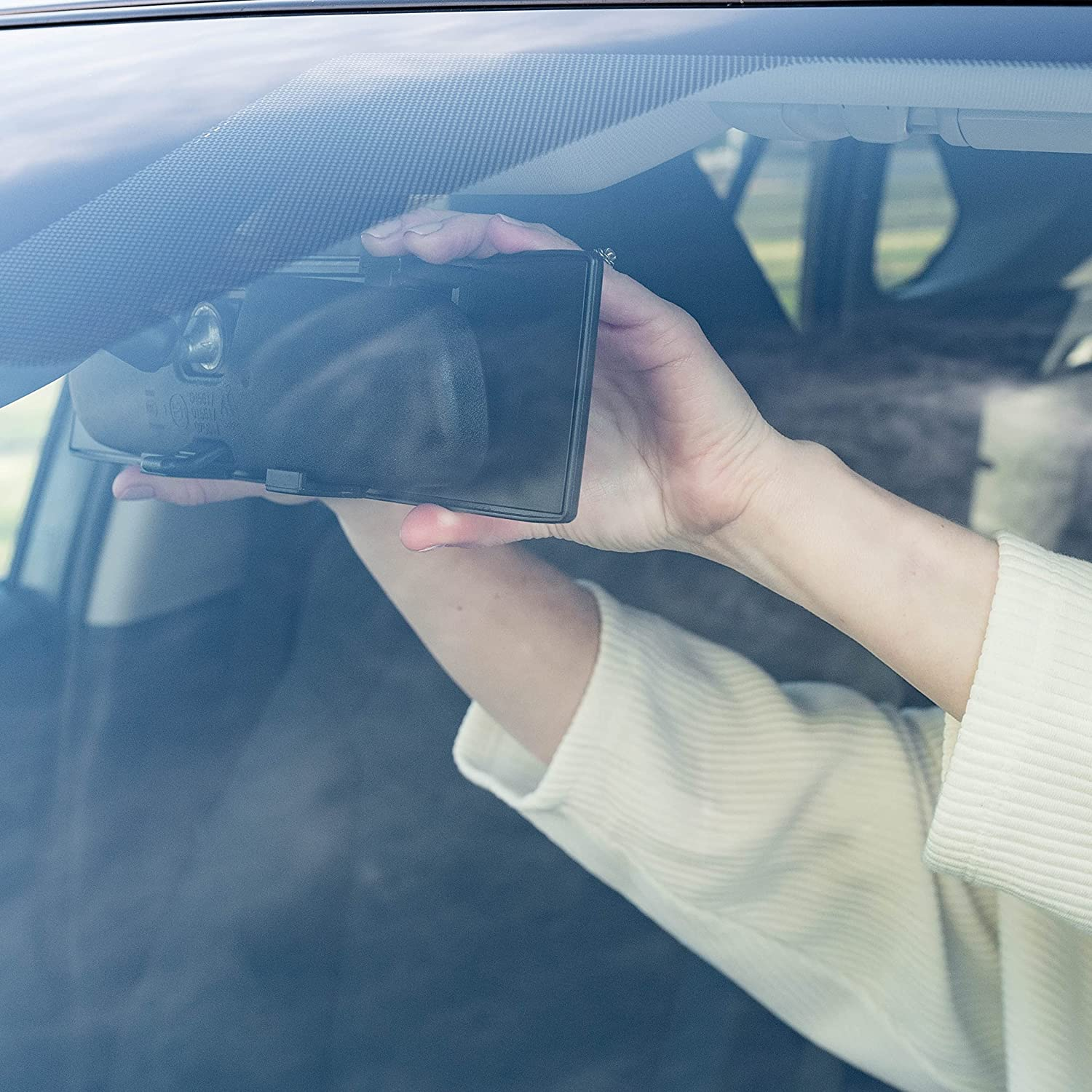 Verivue Universal Panoramic 12-Inch Rear View Mirror, Anti-Glare Wide Angle Car Mirror, Rearview Mirrors Accessory for Baby Rear-Facing, Clear Panoramic Convex Mirrors for Cars and Suvs image number 4