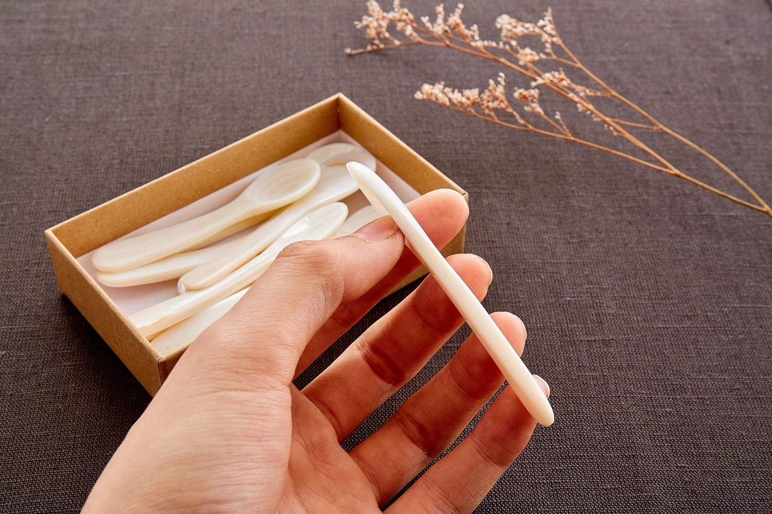 DUEBEL Set of 10 White Mother of Pearl MOP Caviar Spoons for Caviar, Egg, Icecream, Coffee Serving (8Cm, White) image number 3