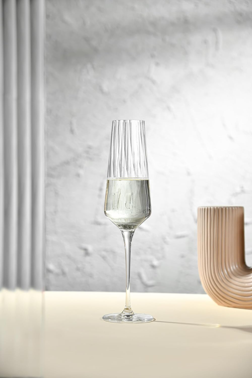 Krosno Avant-Garde Lumi Flute Set of 6 200ML Gift Boxed image number 3