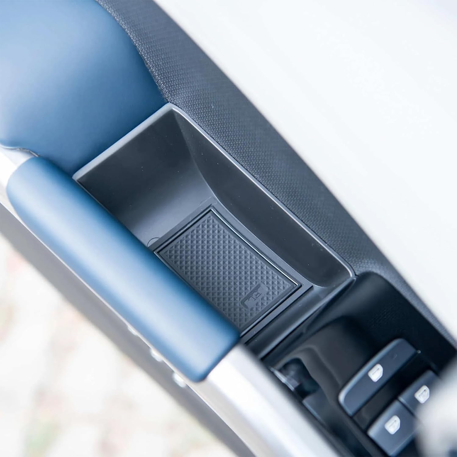 AUTOXBERT Front Door Side Storage Box Handle Organizer Armrest Phone Container for 2024 2023 2022 BYD Atto 3 Grab Tray Car Accessories image number 3