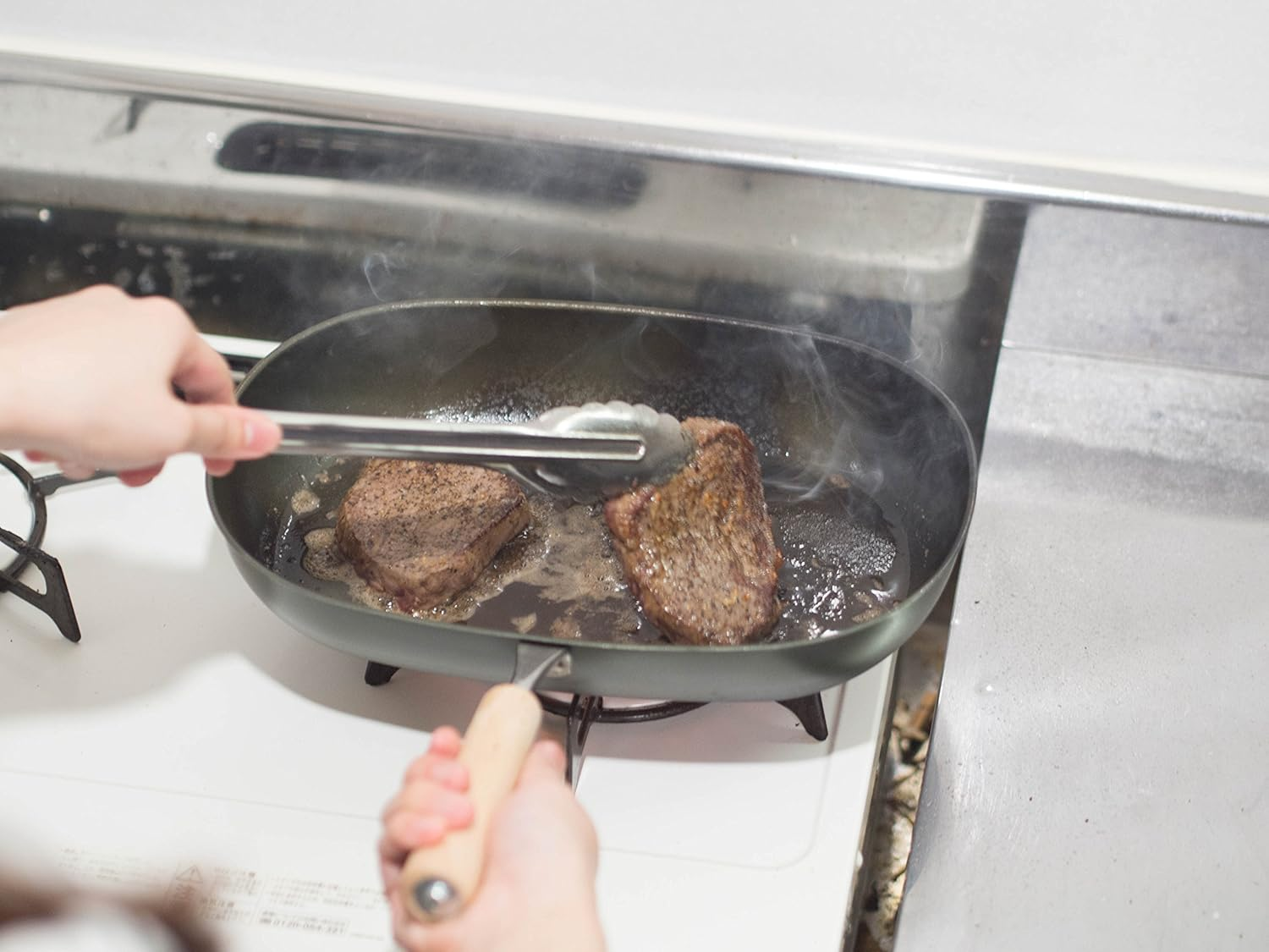 Sugiyama Metal KS-3043 Oval Frying Pan, Compatible with Induction and Gas Fires, Iron, Made in Japan, Artisan Flavor, Nano Embossing, Light Weight Even Though Iron Works with Oil image number 4