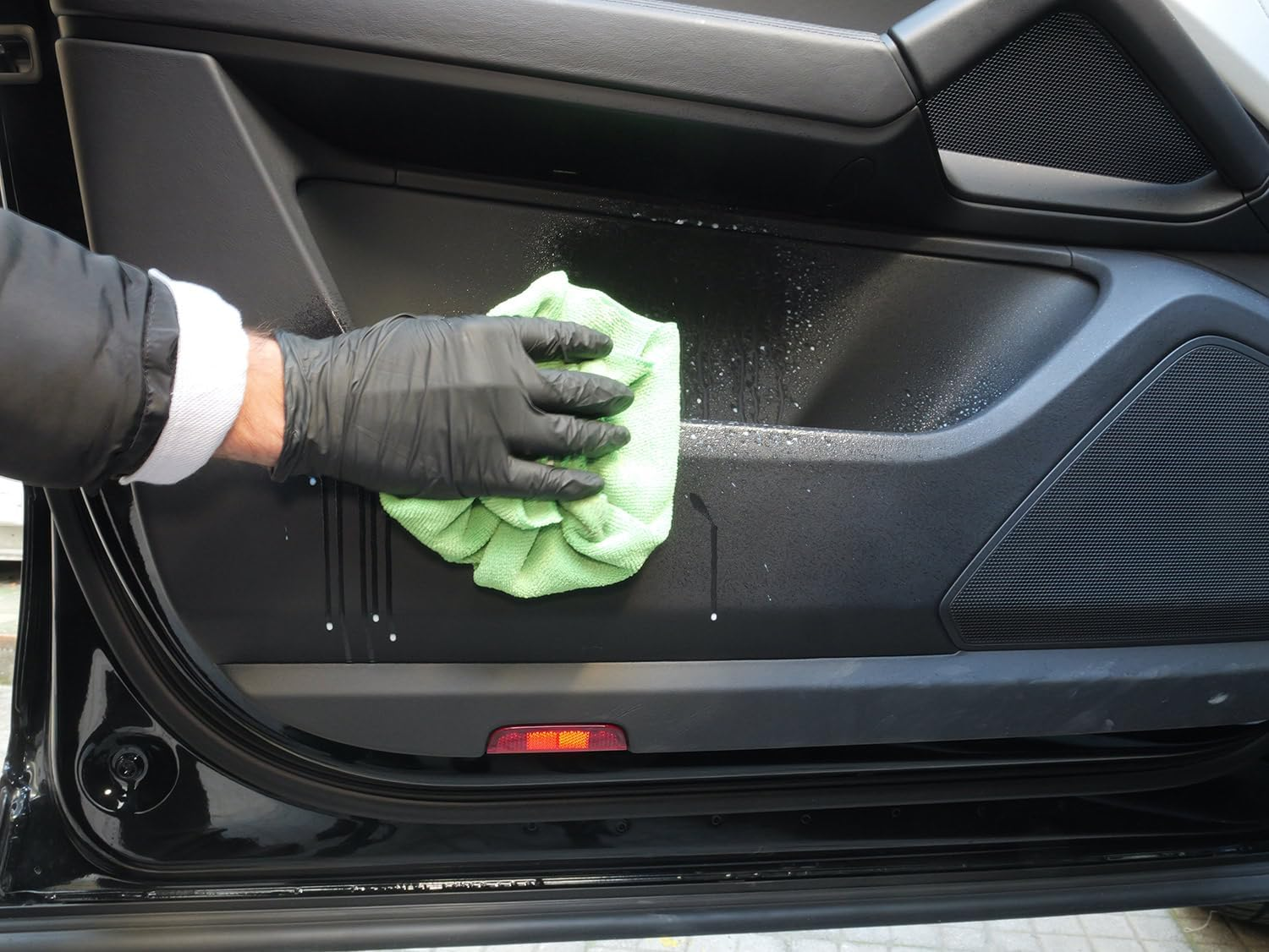 Bullock Car Care Plastibel - Renews & Polishes Plastics and Rubber, Anti-Static Formula without Streaks for Interior, Dashboard and Exterior Tapes, Fresh Fragrance, 375 Ml image number 5