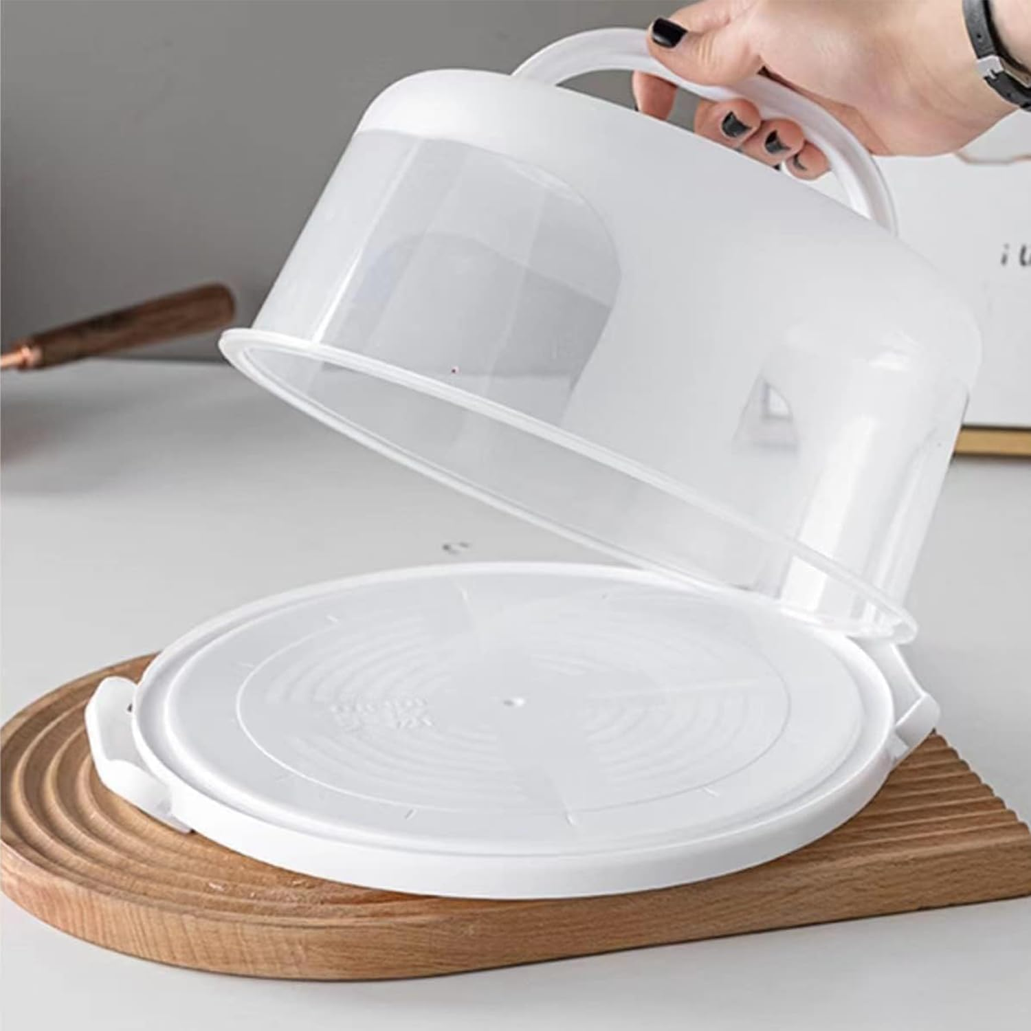 Cake Tray with Lid, 11 Inch round Cake Stand, Spacious Design for Large Cakes, Reliable Locking System, Clear Lid, Portable, White, Polypropylene, 100% Polypropylene