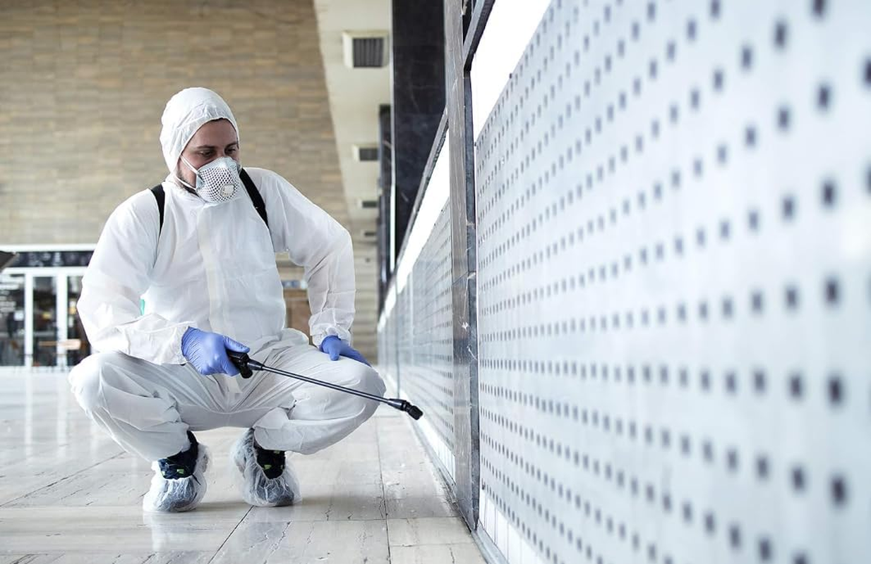 Benefect Botanical Decon 30 Disinfectant Cleaner - All Natural Formula for Effective Cleaning Power - Ideal for Restoration Jobs & Water Damage - 3.78L image number 3