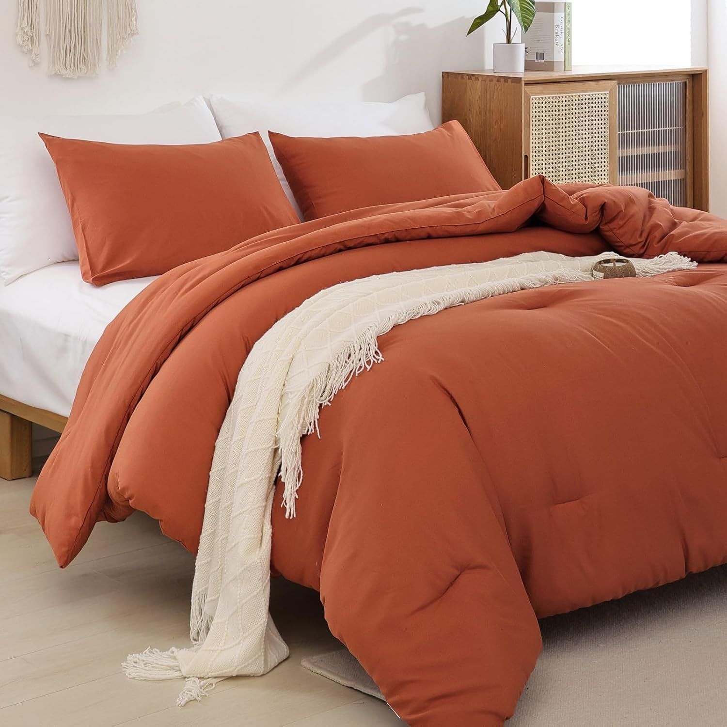 ROSGONIA Queen Comforter Set Burnt Orange, 3Pcs (1 Boho Terracotta Comforter & 2 Pillowcases), Lightweight Fall Bedding Rust Blanket All Season Quilt image number 4