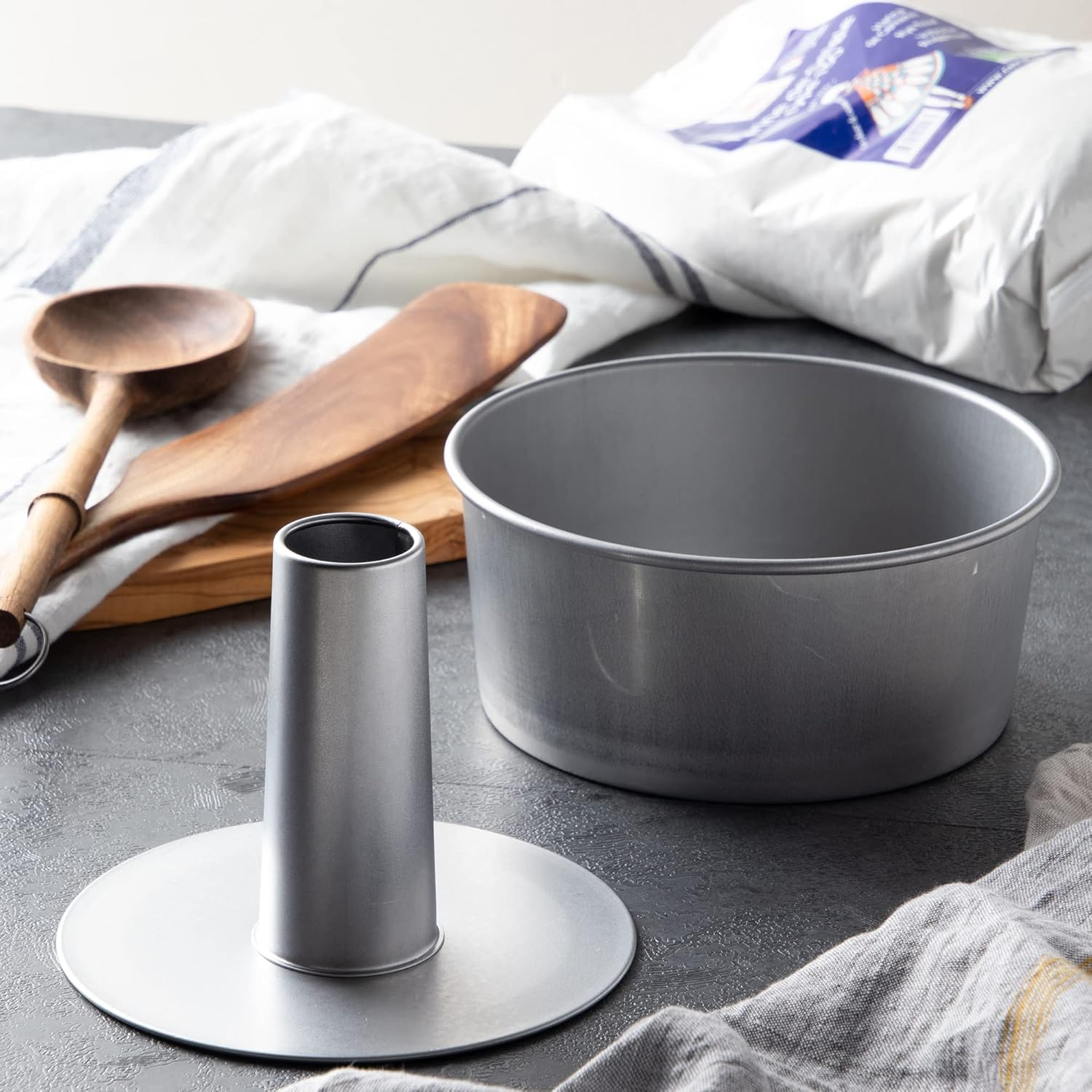 Endoshoji TKG WSH04020 Baking Mold, Chiffon Cake Mold, 7.9 Inches (20 Cm), Ulster Inner Diameter X Depth 7.9 Inches (200 Mm) X Depth 3.9 Inches (100 Mm), Bottom Diameter 7.4 Inches (188 Mm), Alster