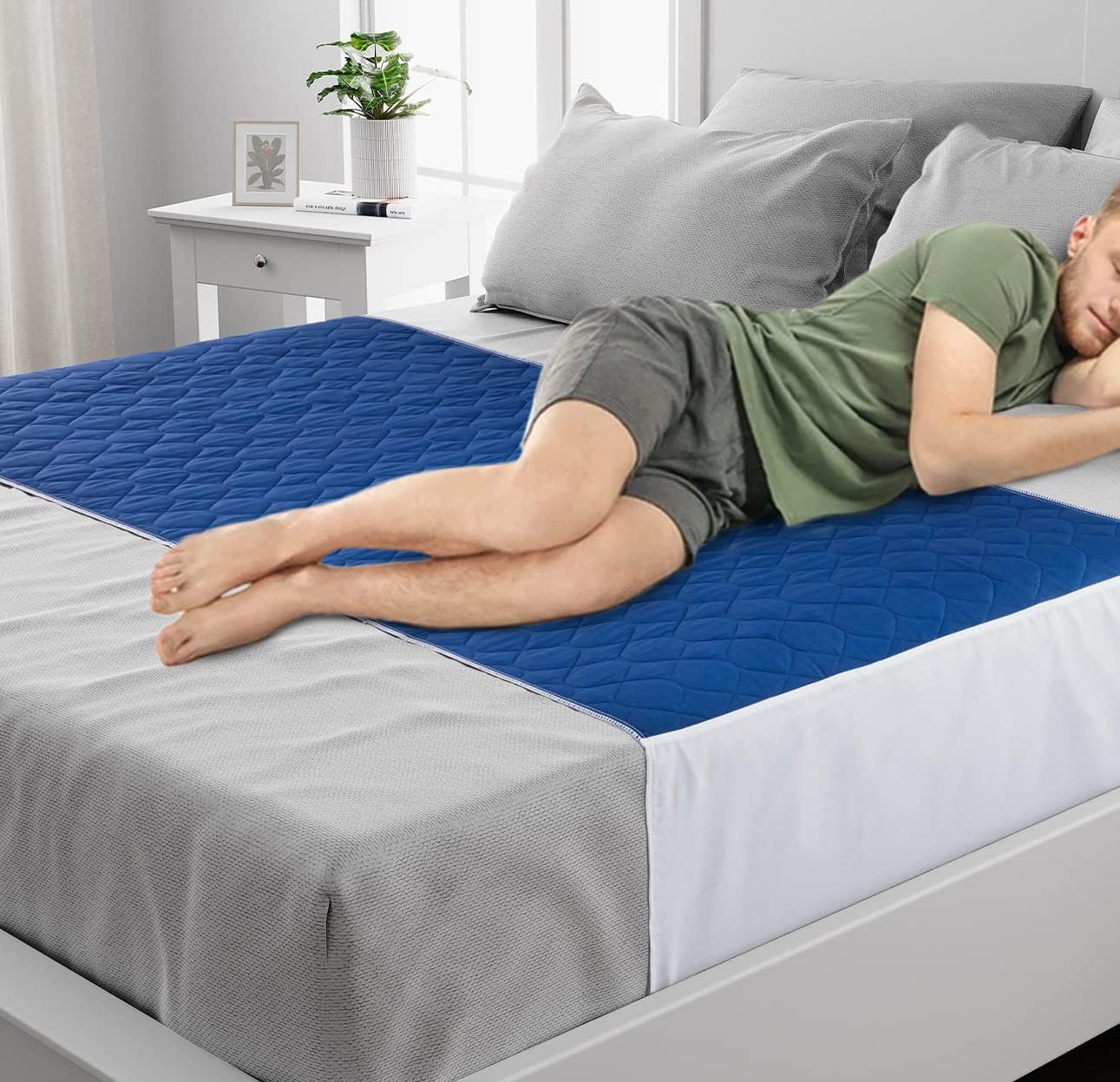 Lynmark Washable Bed Protector/Pad with Tucks - Kingsize | anti Stain Navy Kylie Sheet Is Oekotex Certified & Best Used for Incontinence & Bed Wetting|Waterproof Mattress Cover Absorbs up to 3 Litres, image number 3