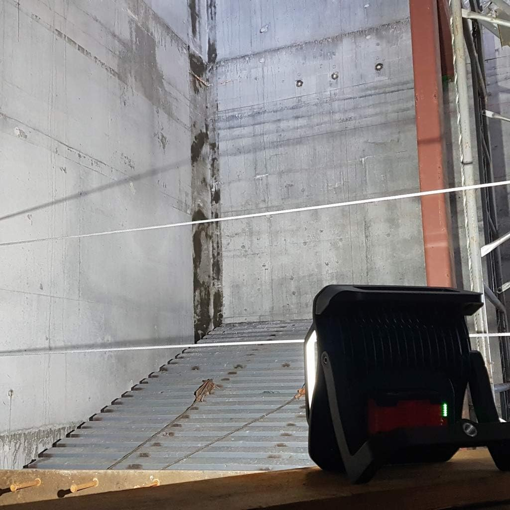 Bosch Professional 18V System GLI 18V-4000 C Cordless Construction Floodlight (Luminosity: 4000 Lm, excluding Rechargeable Batteries and Charger, in Cardboard Box) image number 4