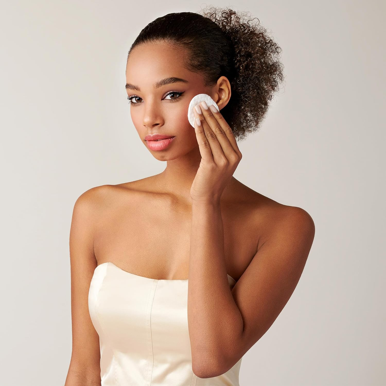 Diane 100 Pack Cotton Rounds, Cotton Rounds, Standard 2.4'' Diameter, Color: White image number 5