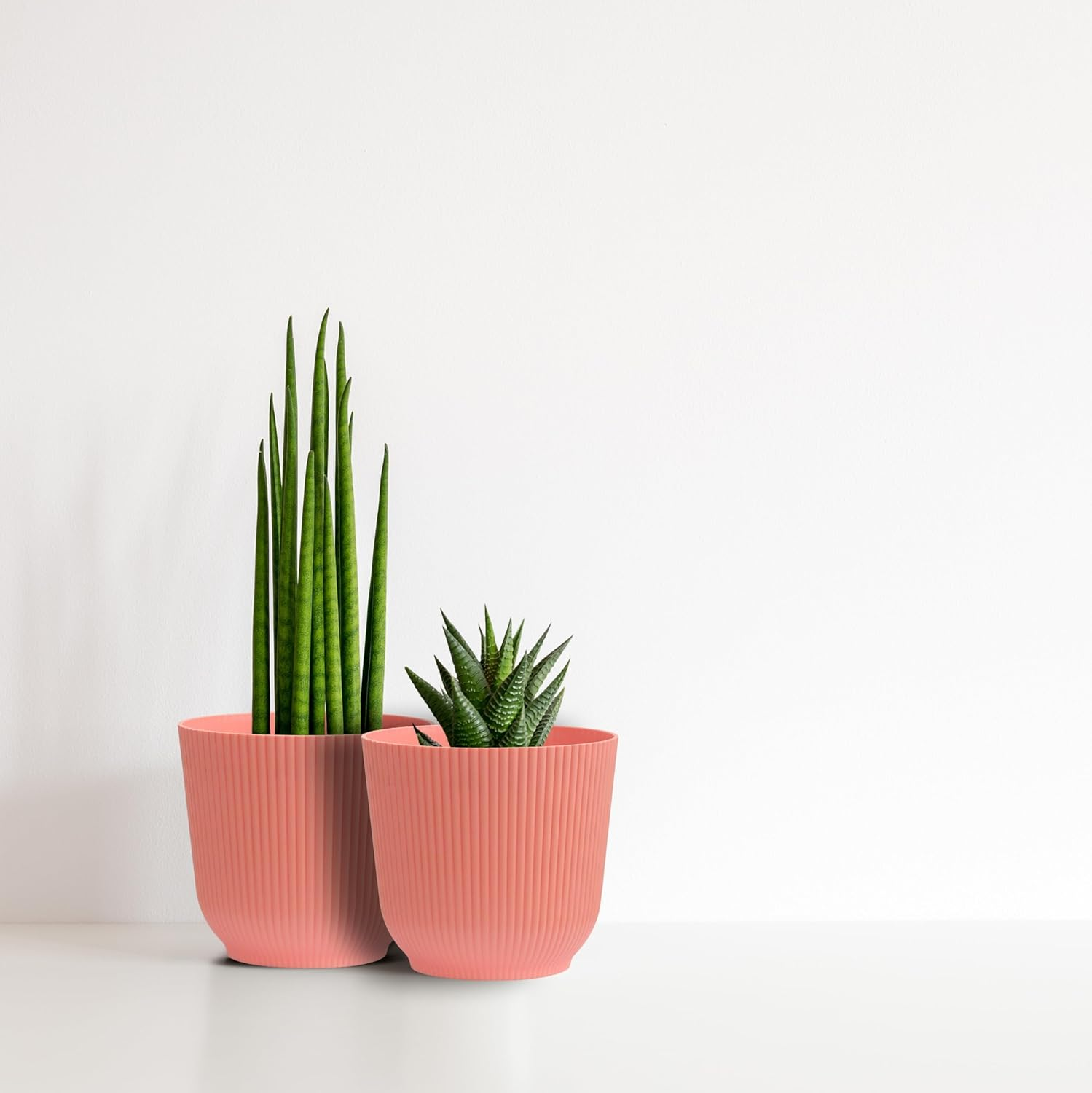 Olly & Rose Oxford Plant Pot Planter Plastic - Pack of 2 - Indoor and Outdoor Flower Pots for Garden and Home - Toughened Resin Plant Pots (Pink, 18Cm) image number 3