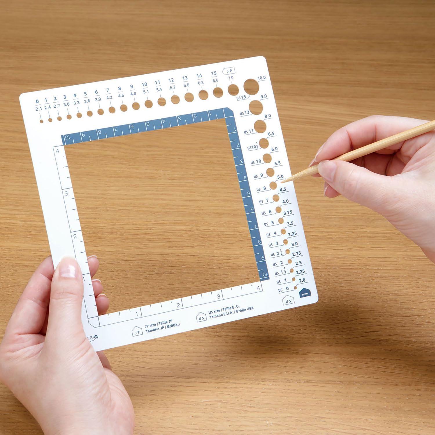 Clover Swatch Ruler and Needle Gauge image number 2