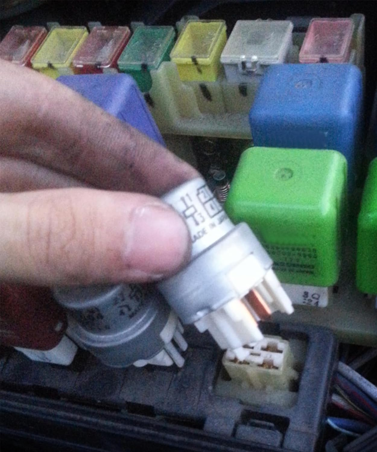 Zlirfy 4Pin Car Relay, 12V 22A 2 to 4 Switch, Manual, Automotive Accessory Relay, Replace 90987-02004, 056700-5260, 90987-02002, 90080-87001, 90080-87003 image number 2