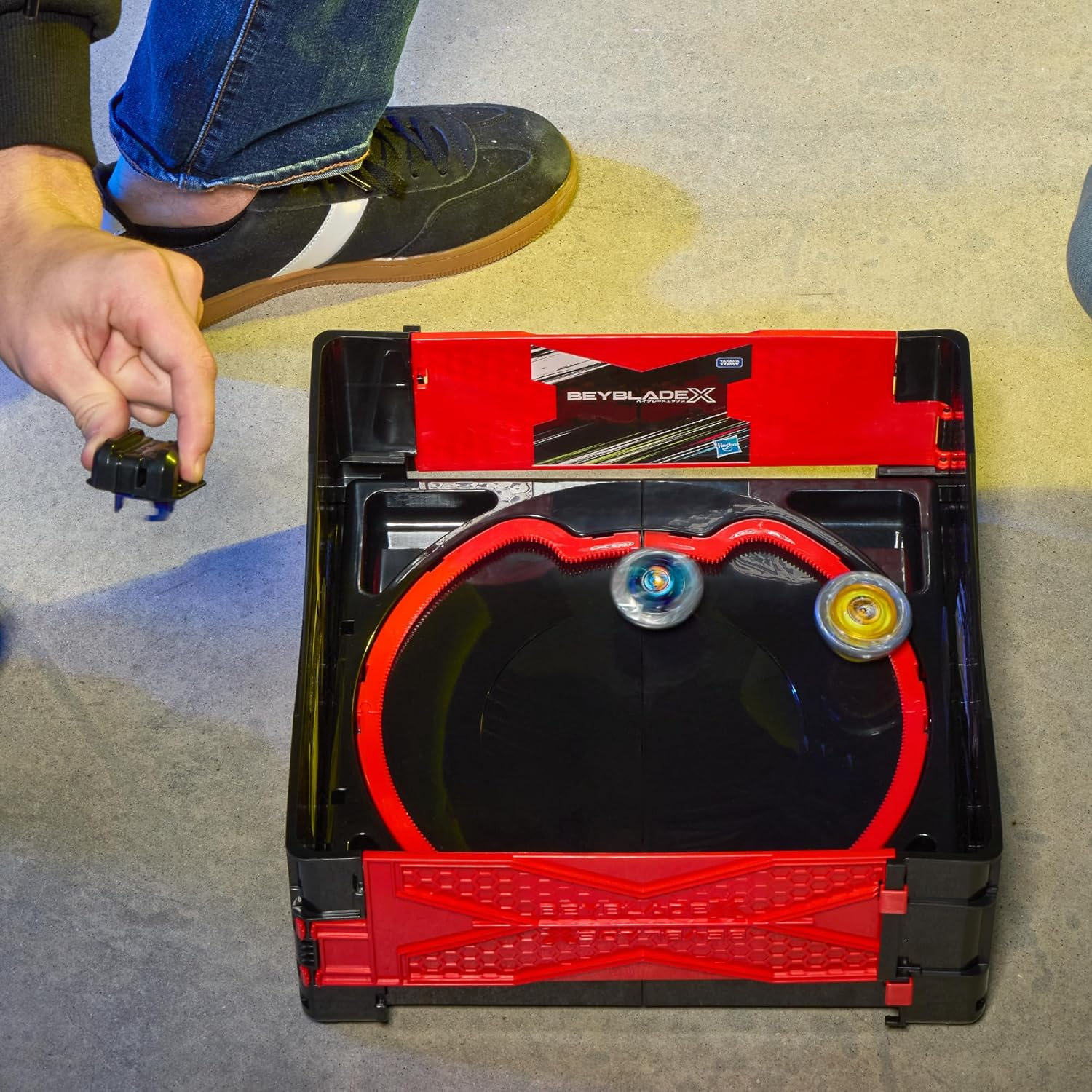 Beyblade X Clash and Carry Beystadium Battle Arena image number 4