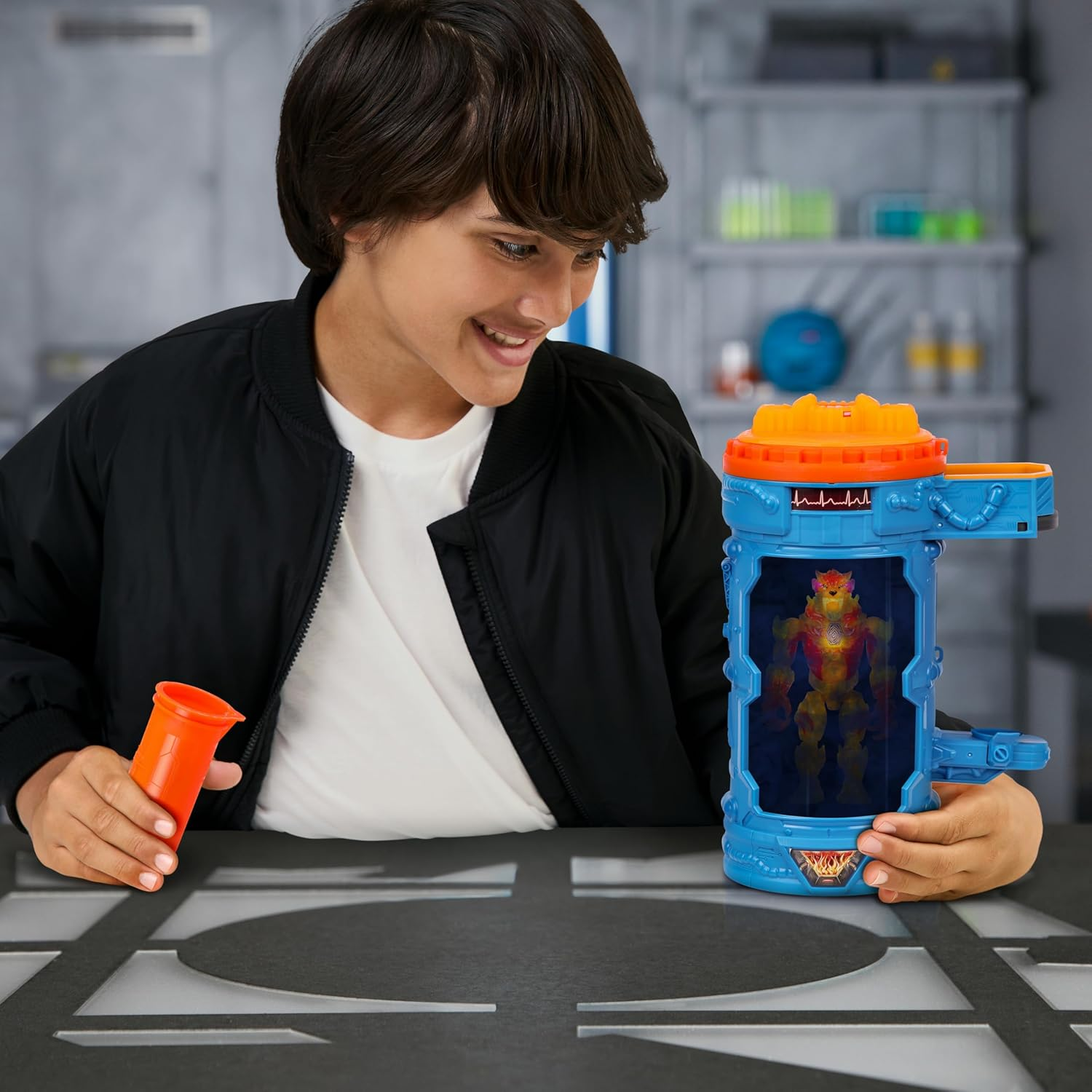 Mrbeast Lab Hyper Fusion Mutators - the Fire Panther, Experiment & Create, Add Mutation Fluid, Press the Fingerprint Scanner & Reveal the Panther, over 20 Points of Articulation, Collect All 3 image number 4