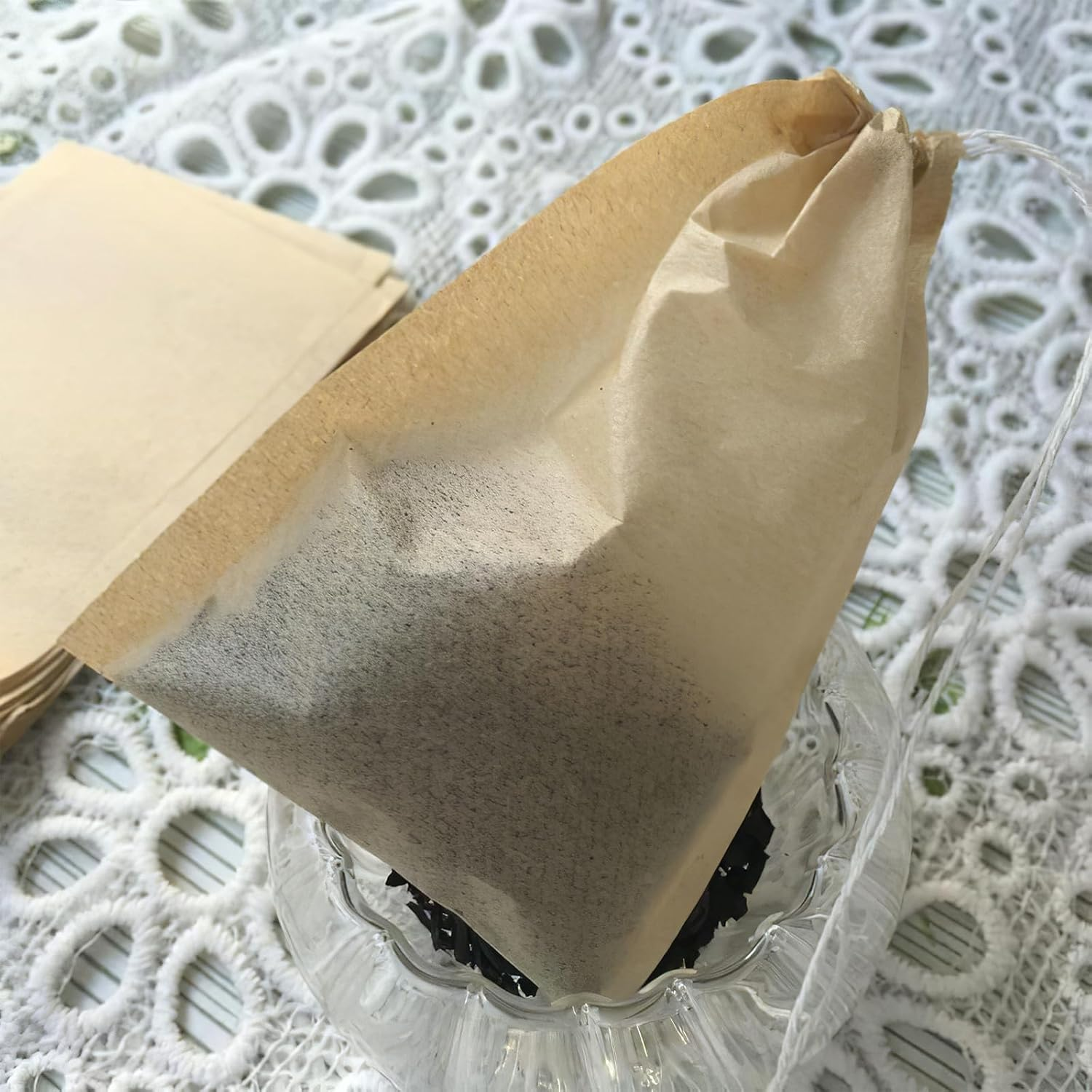 VANZACK 100Pcs Organic Drawstring Tea Filter Bags for Loose Leaf Tea and Coffee Disposable Unbleached Paper Pouches 6X8Cm Suitable for Brewing Herbal and Filter Coffee image number 2